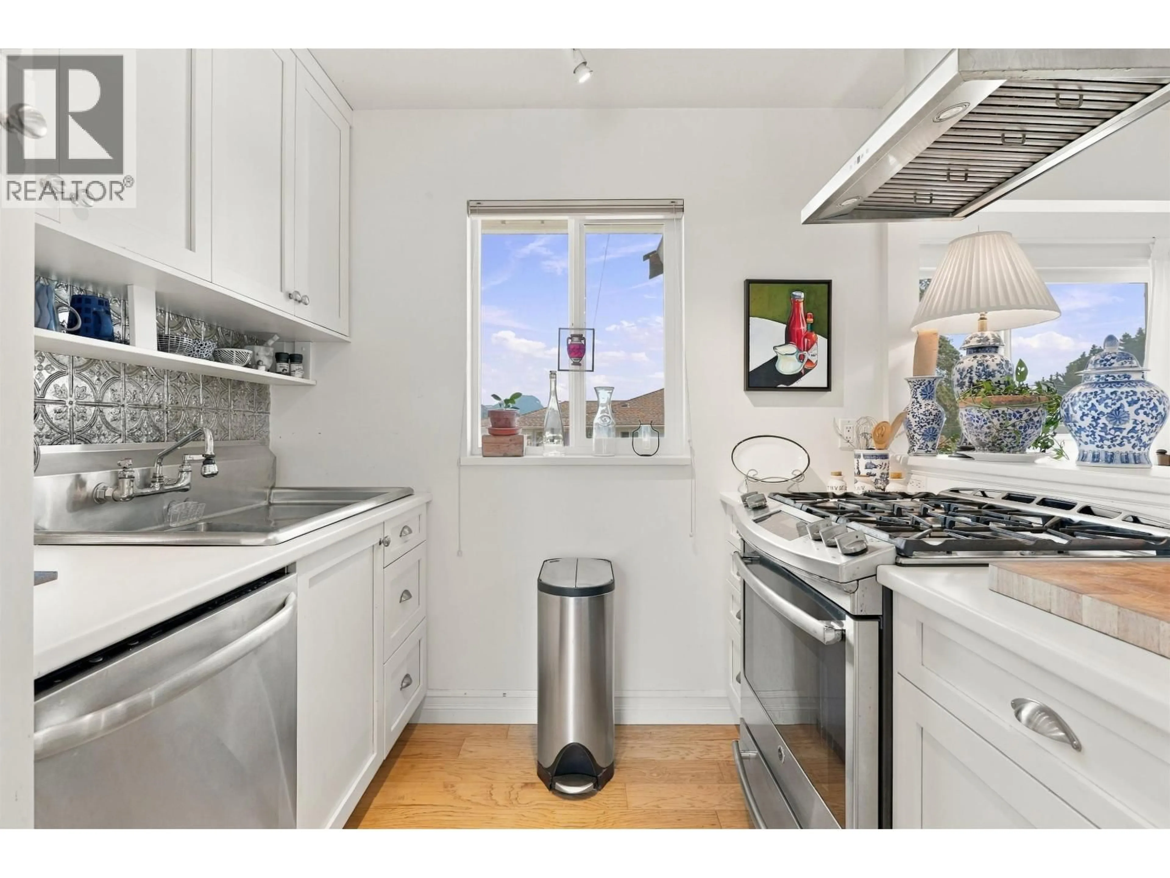 Standard kitchen, unknown for 15 - 699 DOUGALL ROAD, Gibsons British Columbia V0N1V8