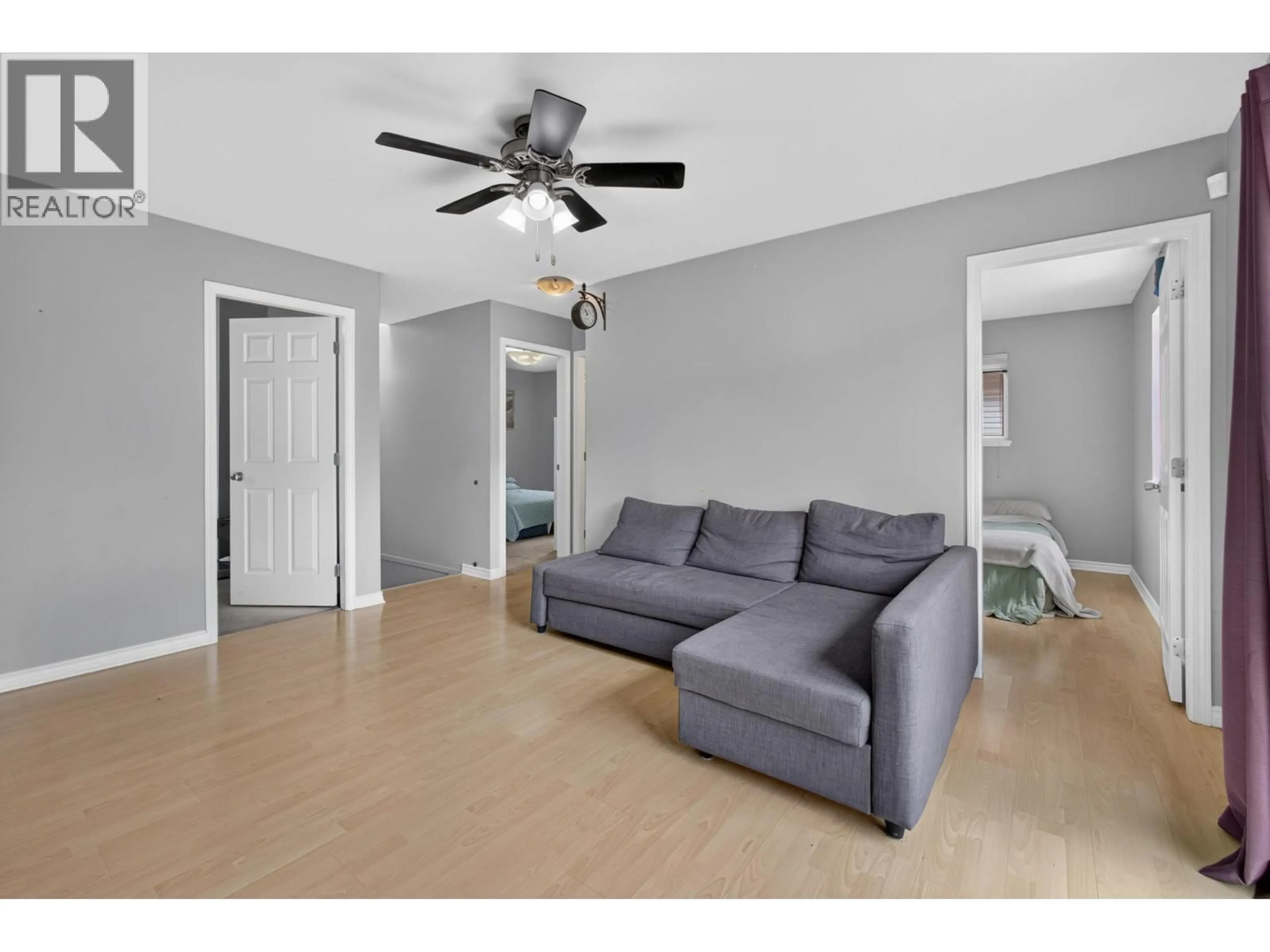 Living room with furniture, unknown for 5350 MANOR STREET, Burnaby British Columbia V5G1B7