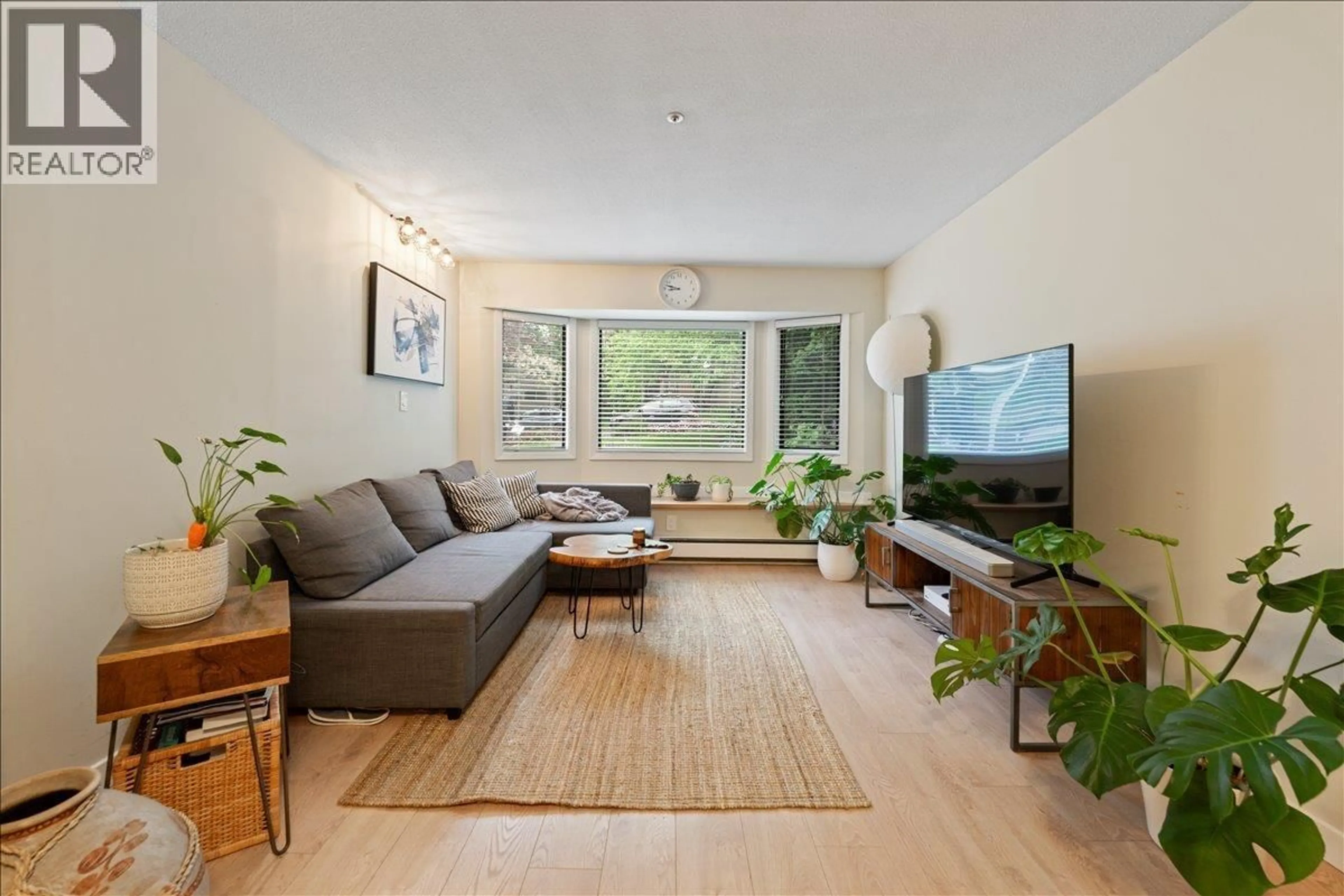 Living room with furniture, unknown for 1375 18TH AVENUE, Vancouver British Columbia V5V1H5