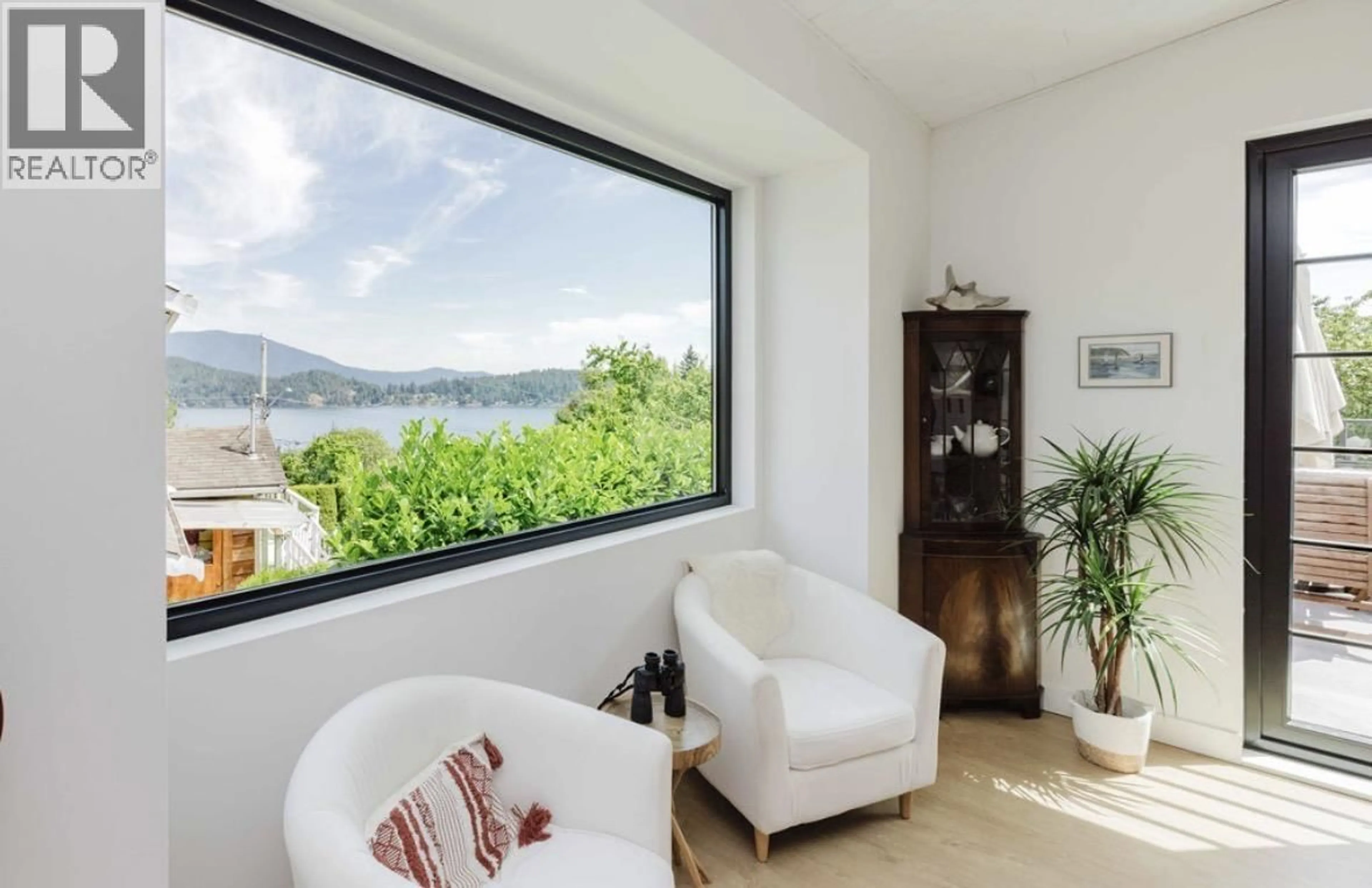 Living room with furniture, unknown for 679 CORLETT ROAD, Gibsons British Columbia V0N1V9