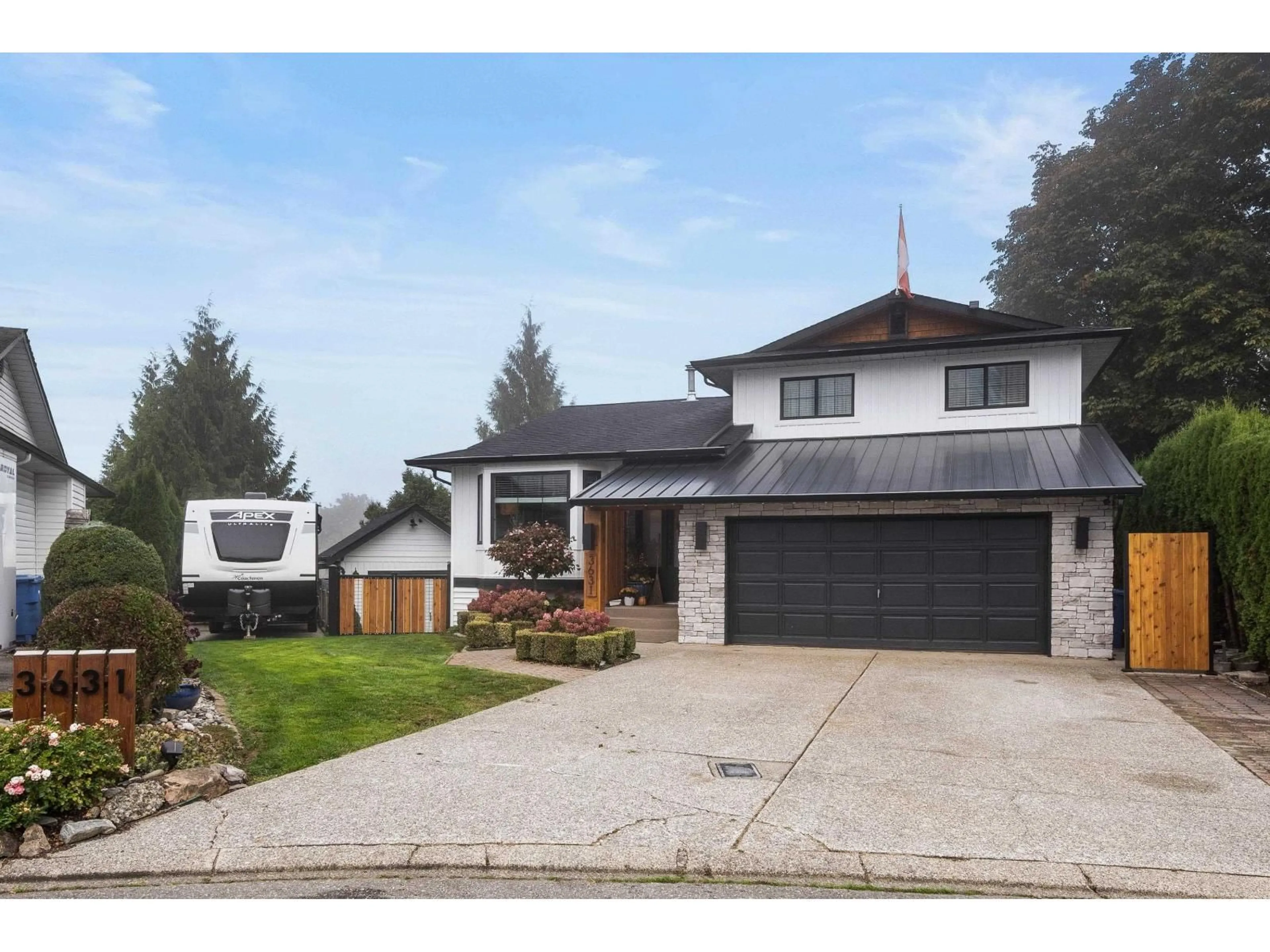 Home with vinyl exterior material, street for 3631 WALDEN STREET, Abbotsford British Columbia V2S6V5