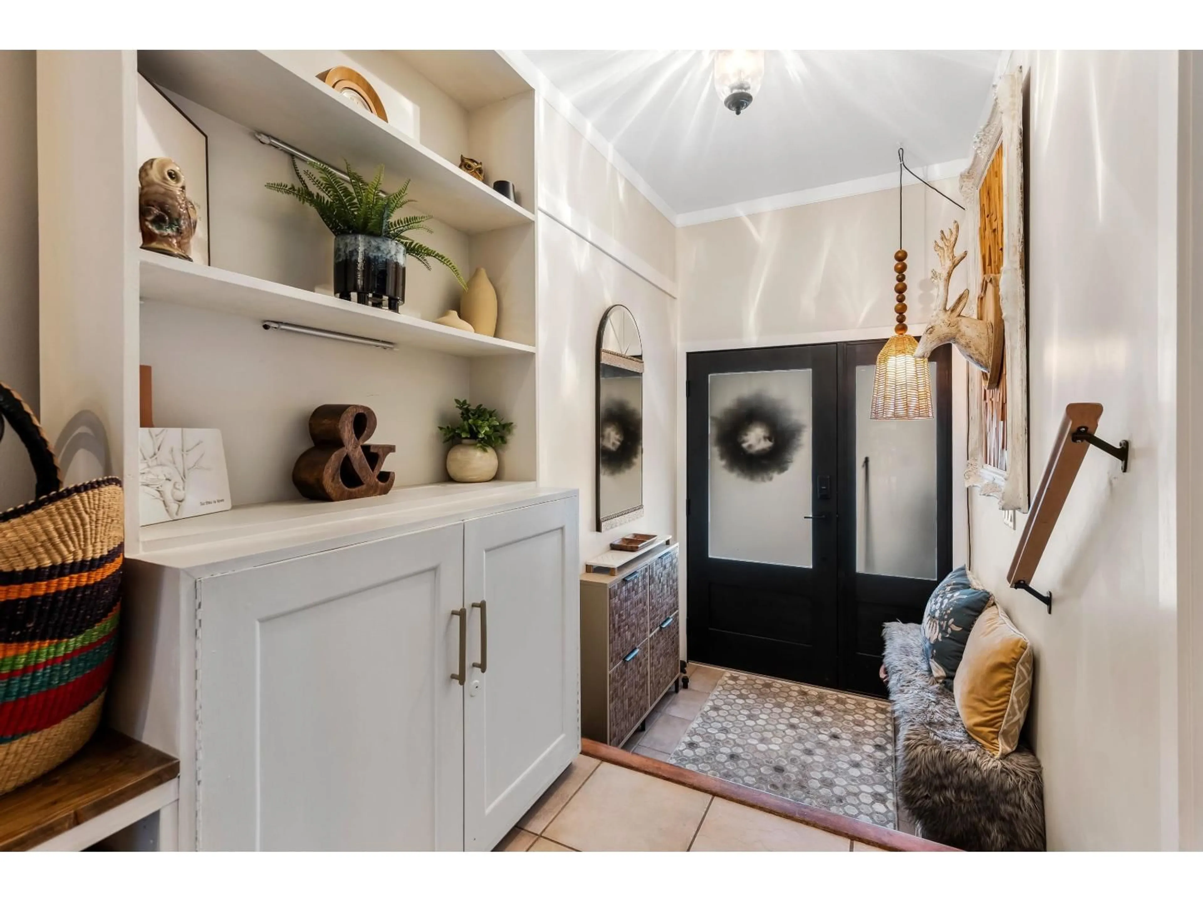 Indoor entryway for 3631 WALDEN STREET, Abbotsford British Columbia V2S6V5