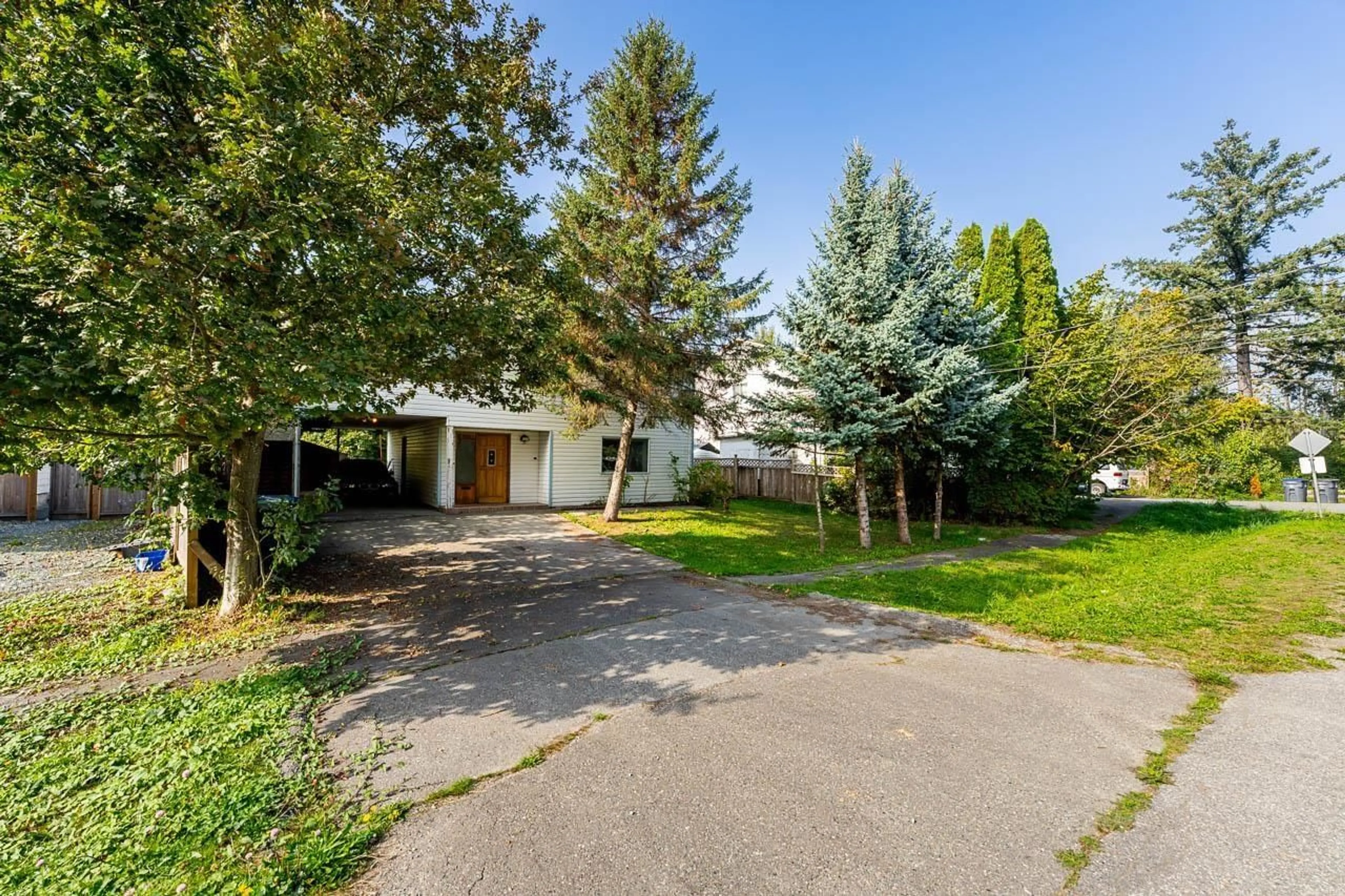 A pic from outside/outdoor area/front of a property/back of a property/a pic from drone, street for 11525 125A STREET, Surrey British Columbia V3V5A6