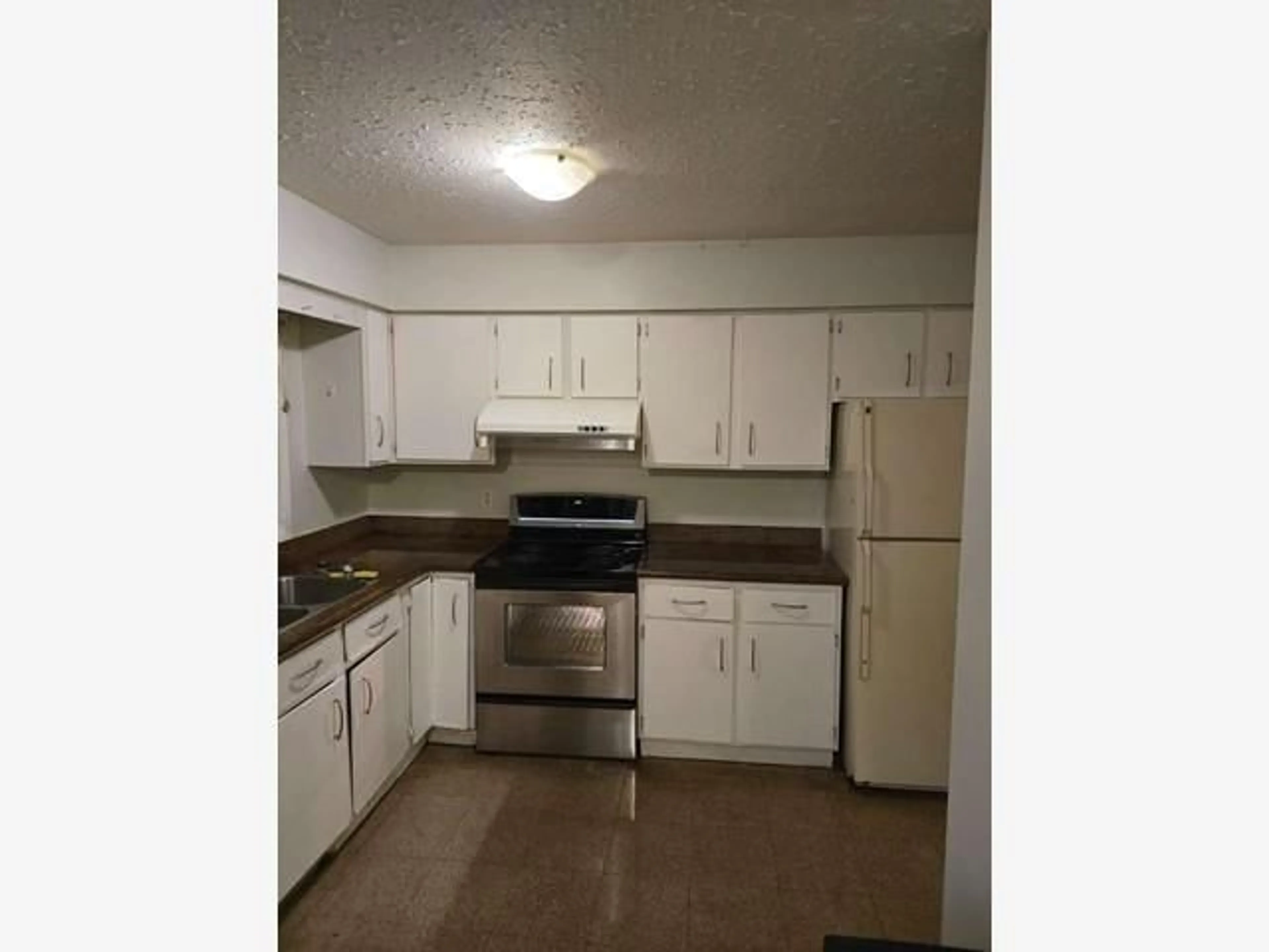 Standard kitchen, unknown for 20110 53 AVENUE, Langley British Columbia V3A3T9