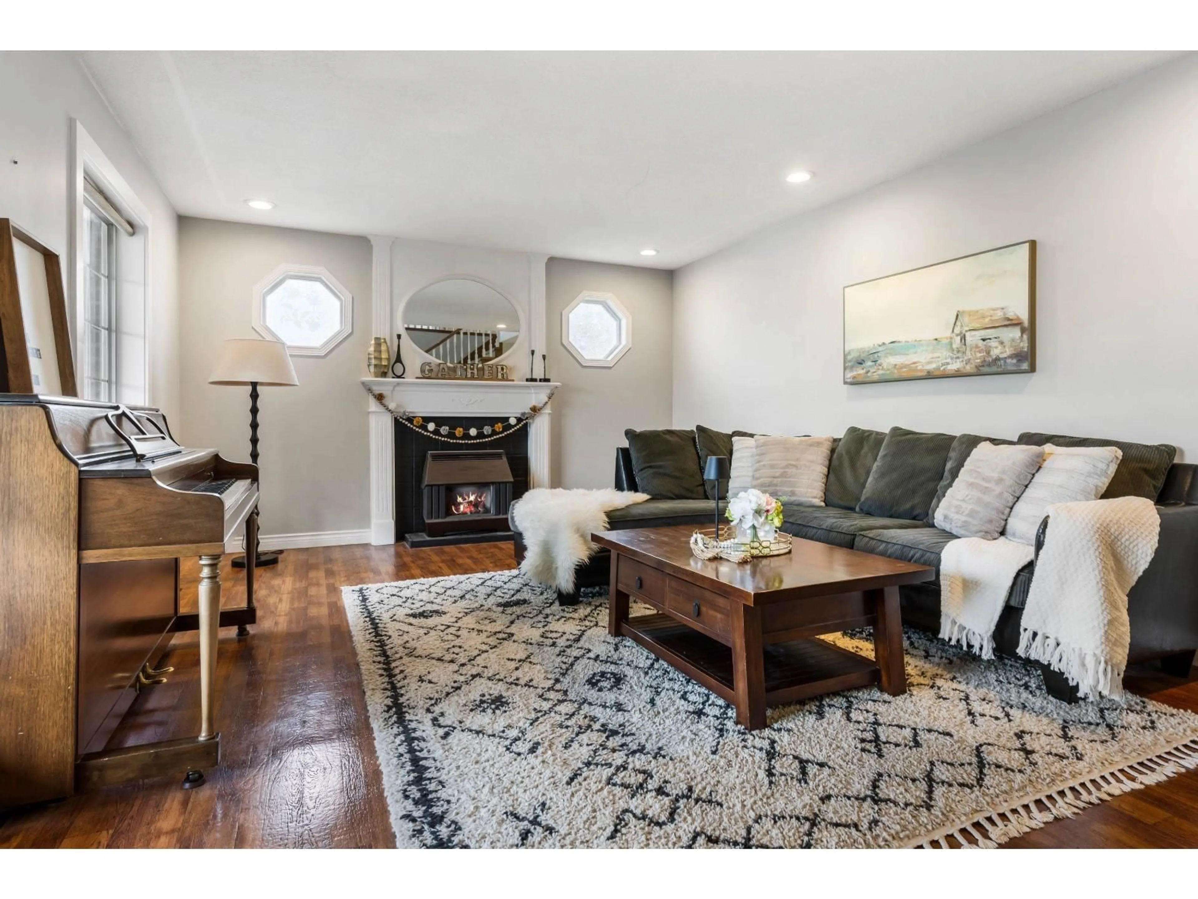Living room with furniture, wood/laminate floor for 5936 CARTER ROAD, Chilliwack British Columbia V2R3J8