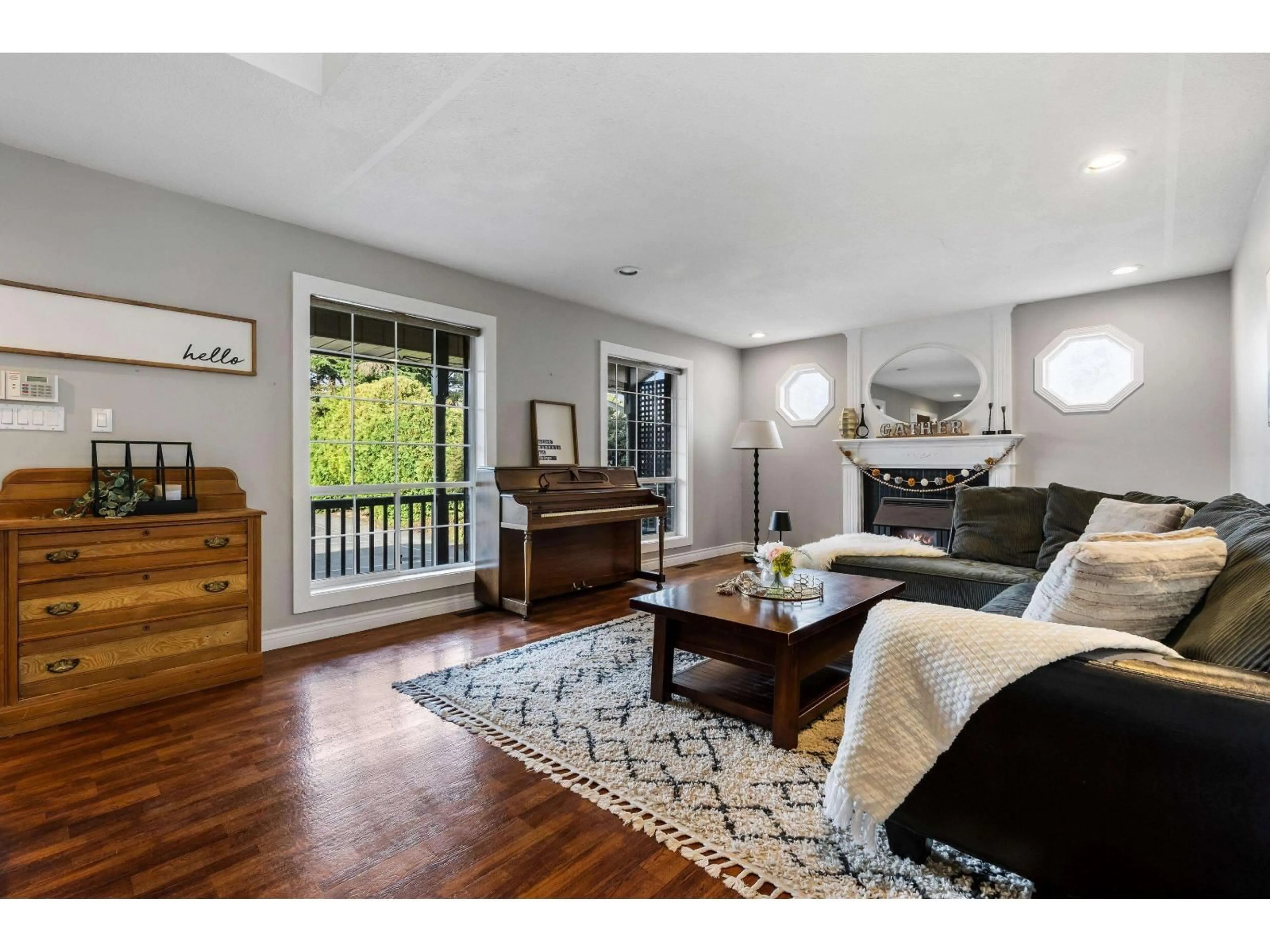 Living room with furniture, wood/laminate floor for 5936 CARTER ROAD, Chilliwack British Columbia V2R3J8