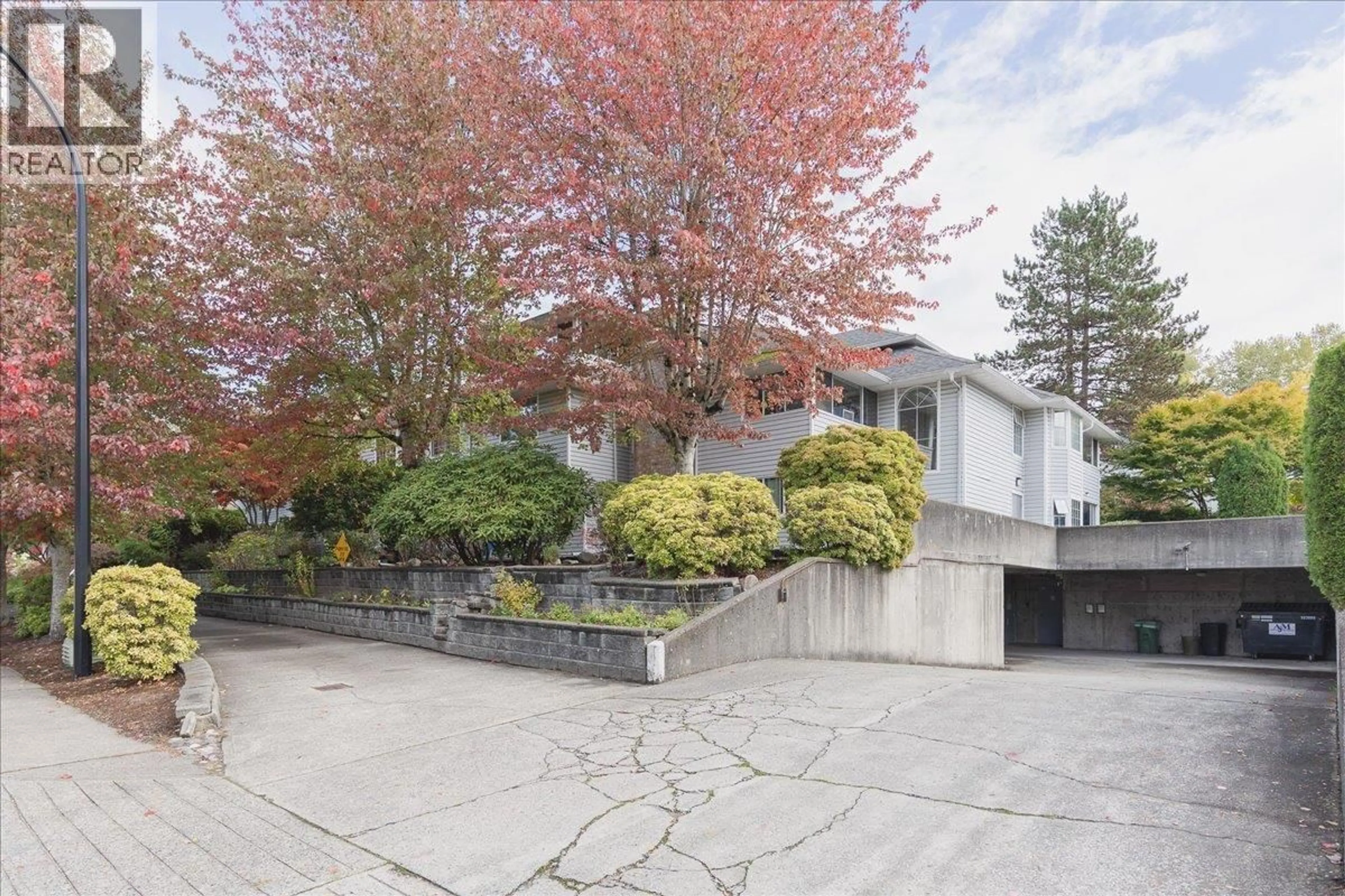 A pic from outside/outdoor area/front of a property/back of a property/a pic from drone, street for 214 - 11578 225 STREET, Maple Ridge British Columbia V2X9W7