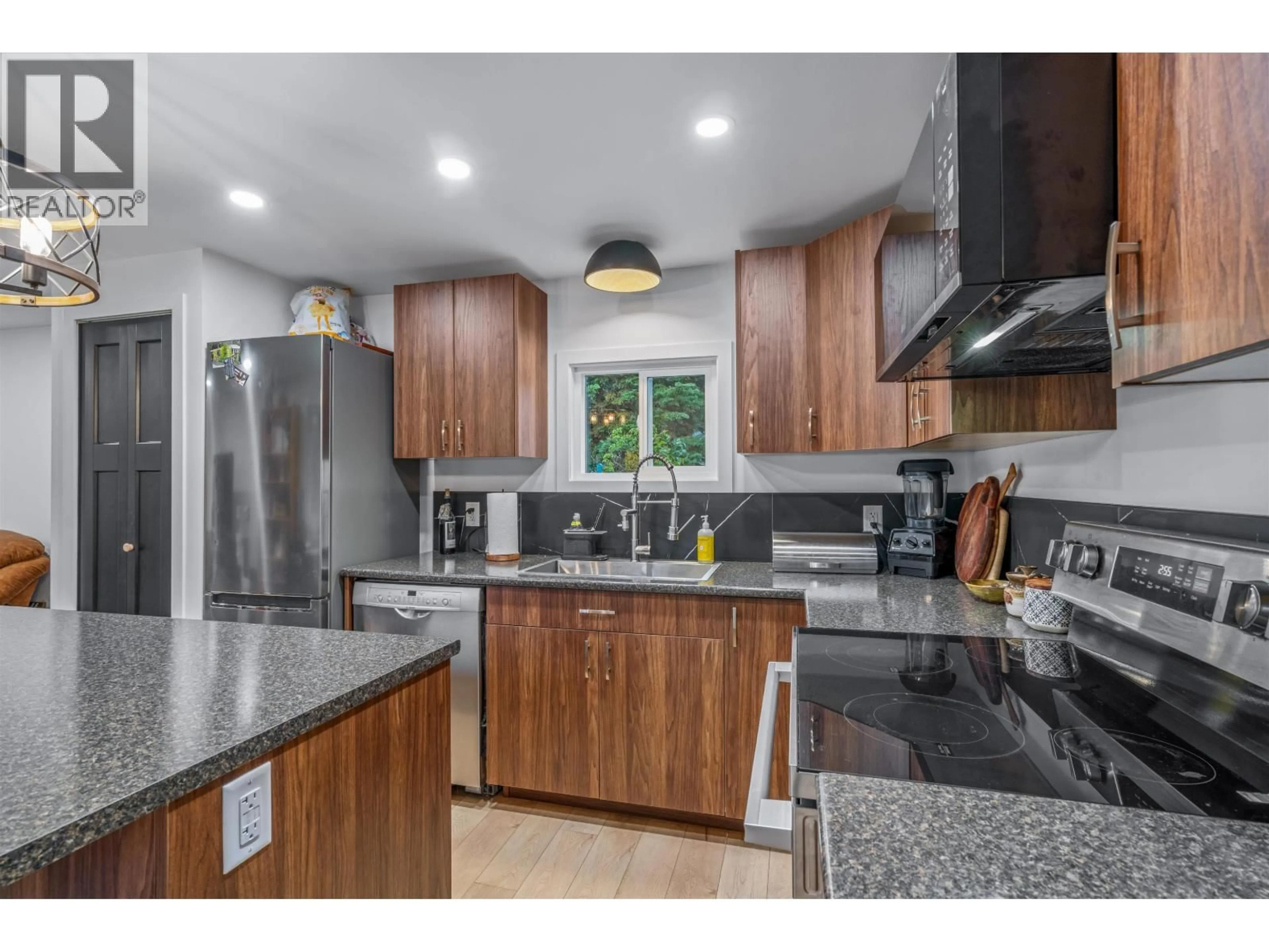 Open concept kitchen, ceramic/tile floor for 4086 NORDIC DRIVE, Prince George British Columbia V2K3T9