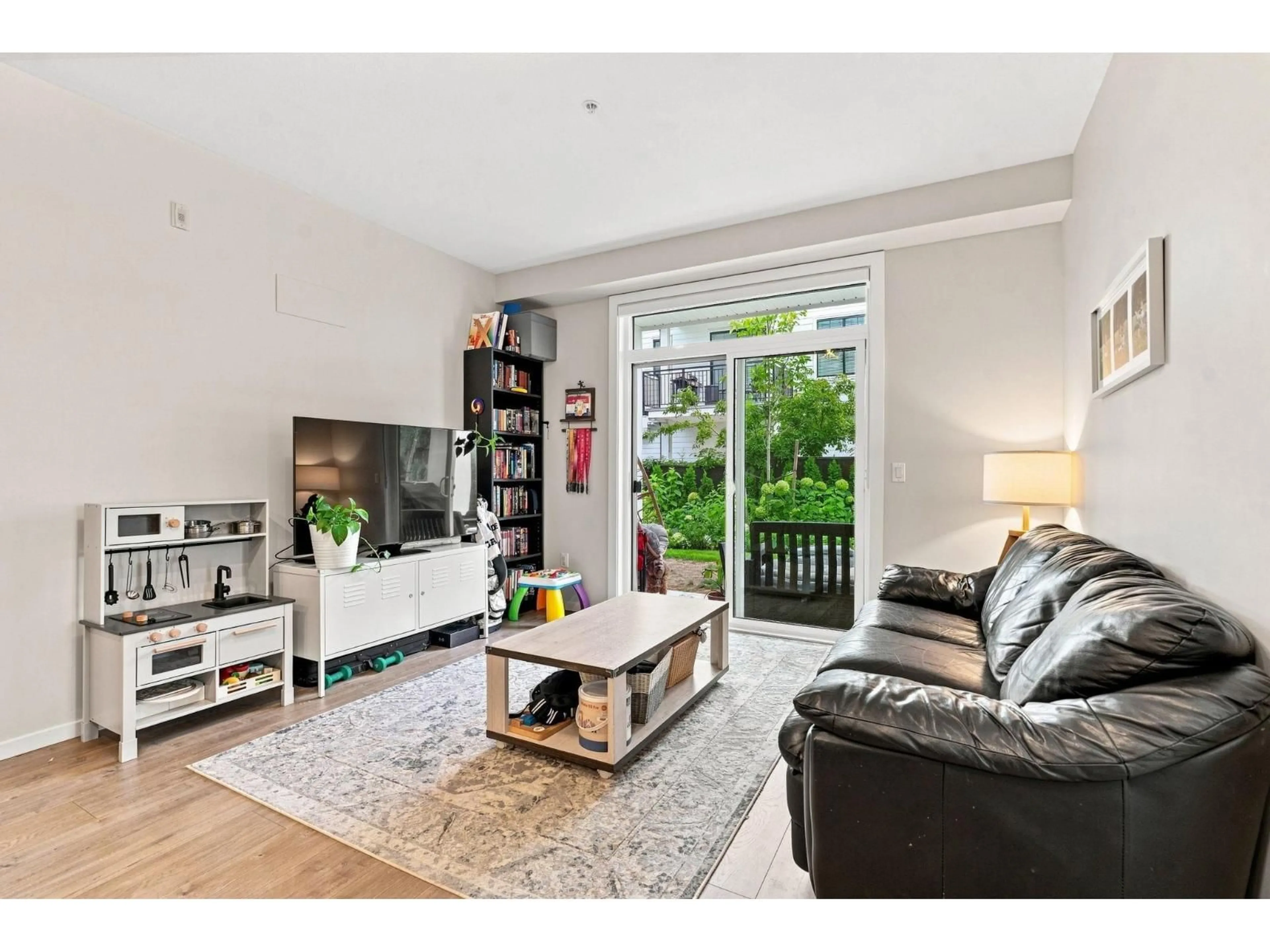 Living room with furniture, unknown for 210 - 3319 148 STREET, Surrey British Columbia V4P0J2