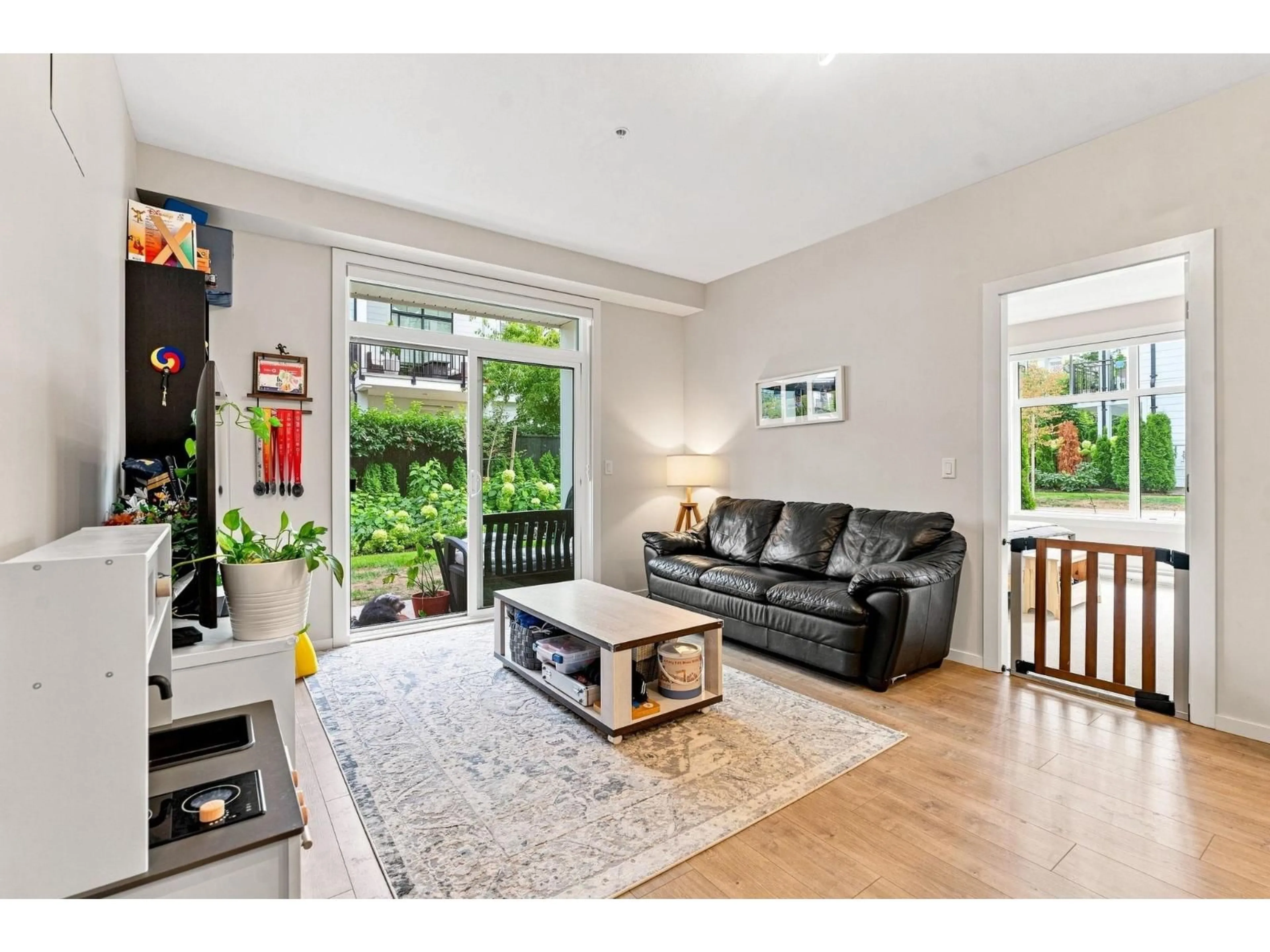 Living room with furniture, unknown for 210 - 3319 148 STREET, Surrey British Columbia V4P0J2