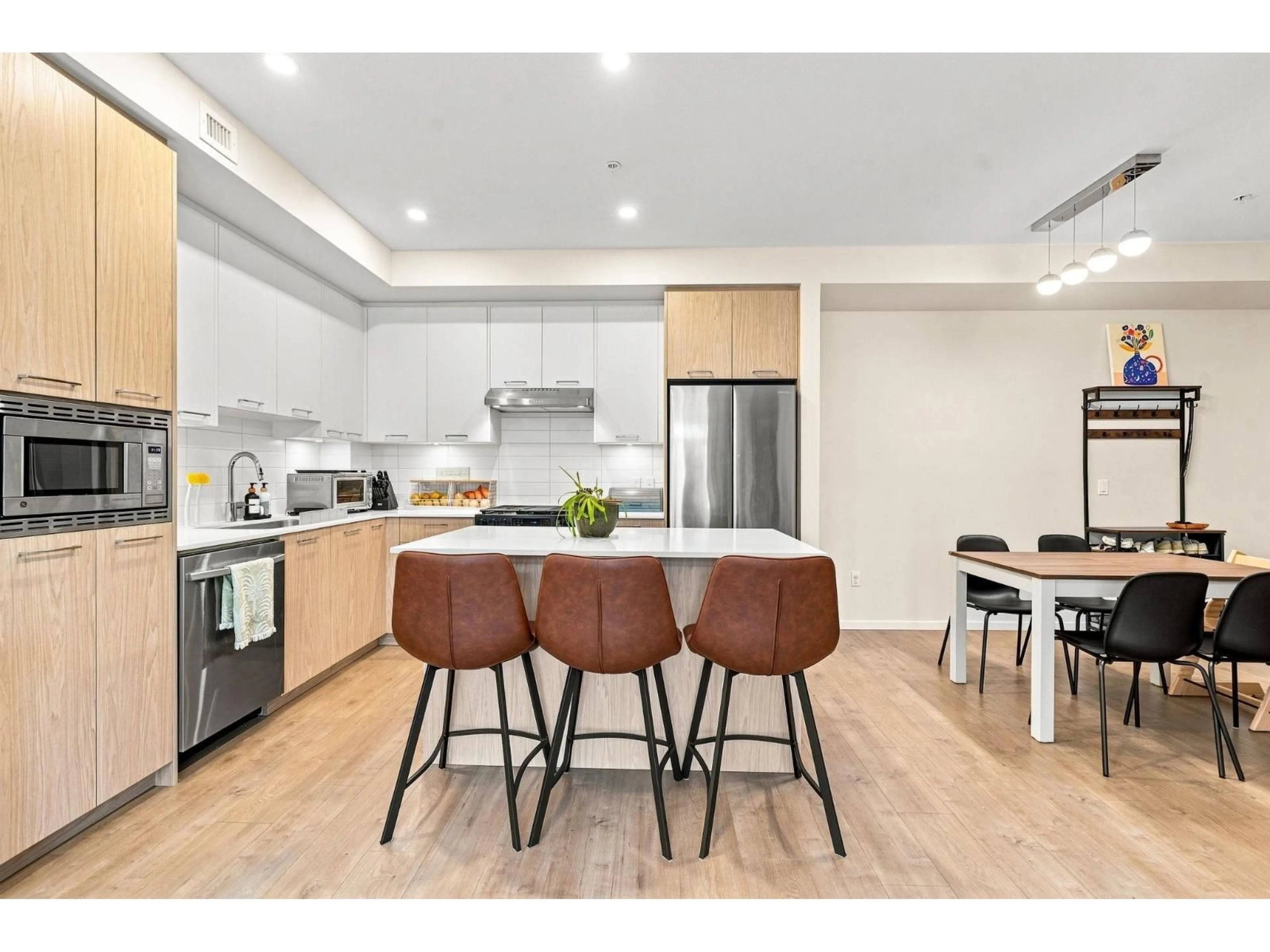 Open concept kitchen, unknown for 210 - 3319 148 STREET, Surrey British Columbia V4P0J2