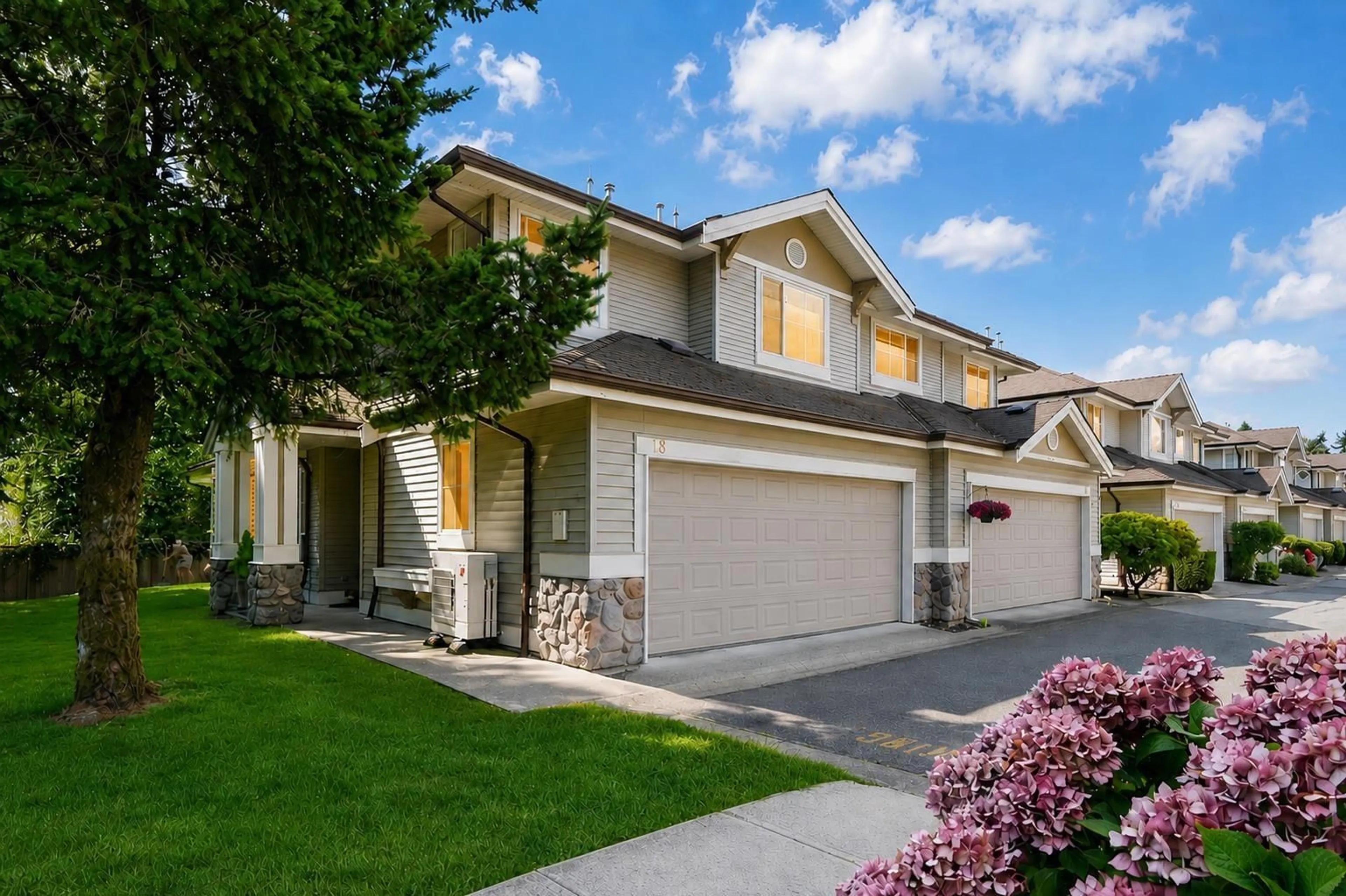 Home with vinyl exterior material, street for 18 - 6950 120 STREET, Surrey British Columbia V3W3M7
