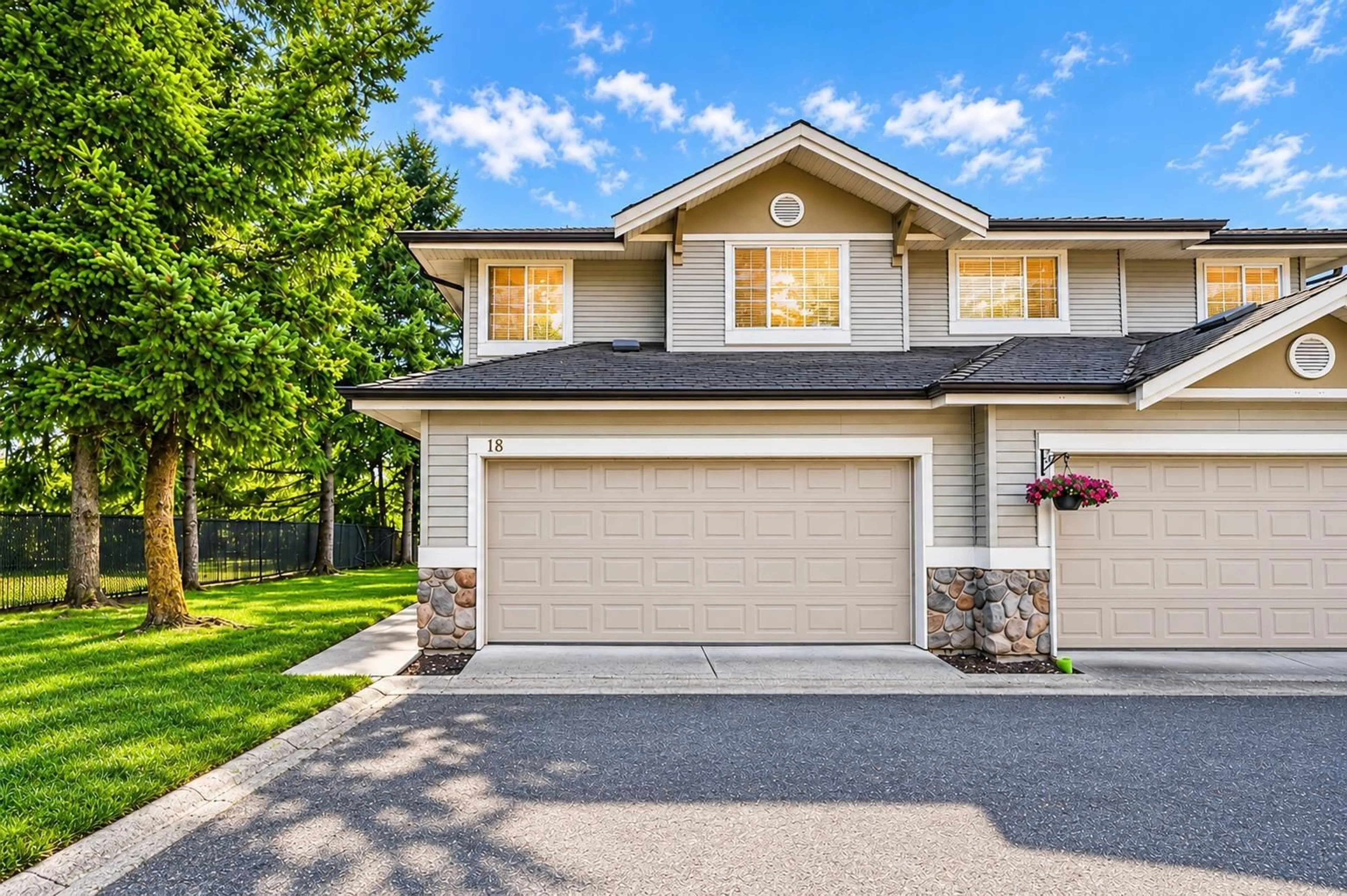 Home with vinyl exterior material, street for 18 - 6950 120 STREET, Surrey British Columbia V3W3M7