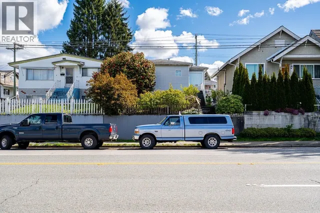 4712 VICTORIA DRIVE, Vancouver 2