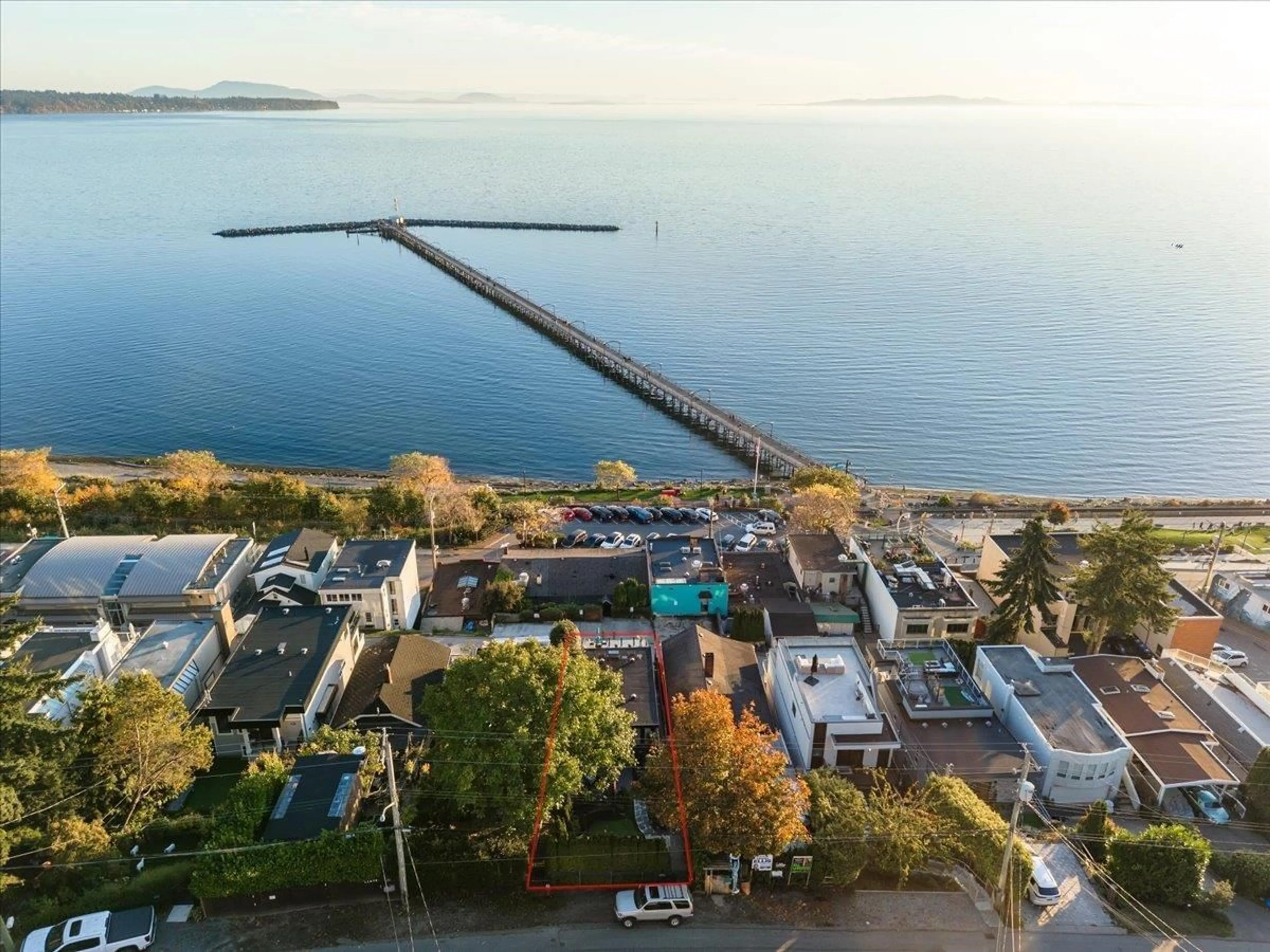 A pic from outside/outdoor area/front of a property/back of a property/a pic from drone, water/lake/river/ocean view for 15068 VICTORIA AVENUE, White Rock British Columbia V4B1G3