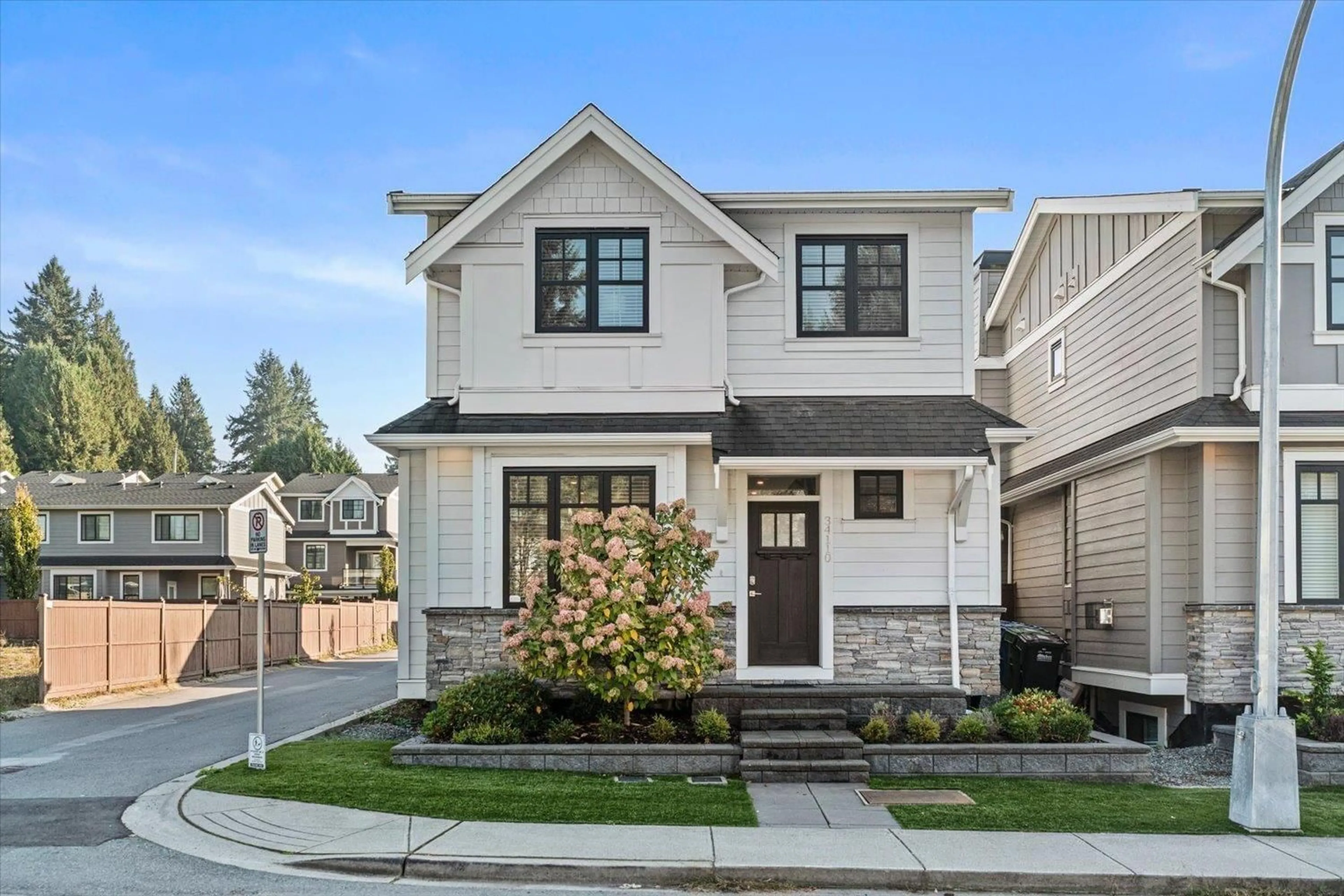 Home with vinyl exterior material, street for 34110 LARCH STREET, Abbotsford British Columbia V2S0K4