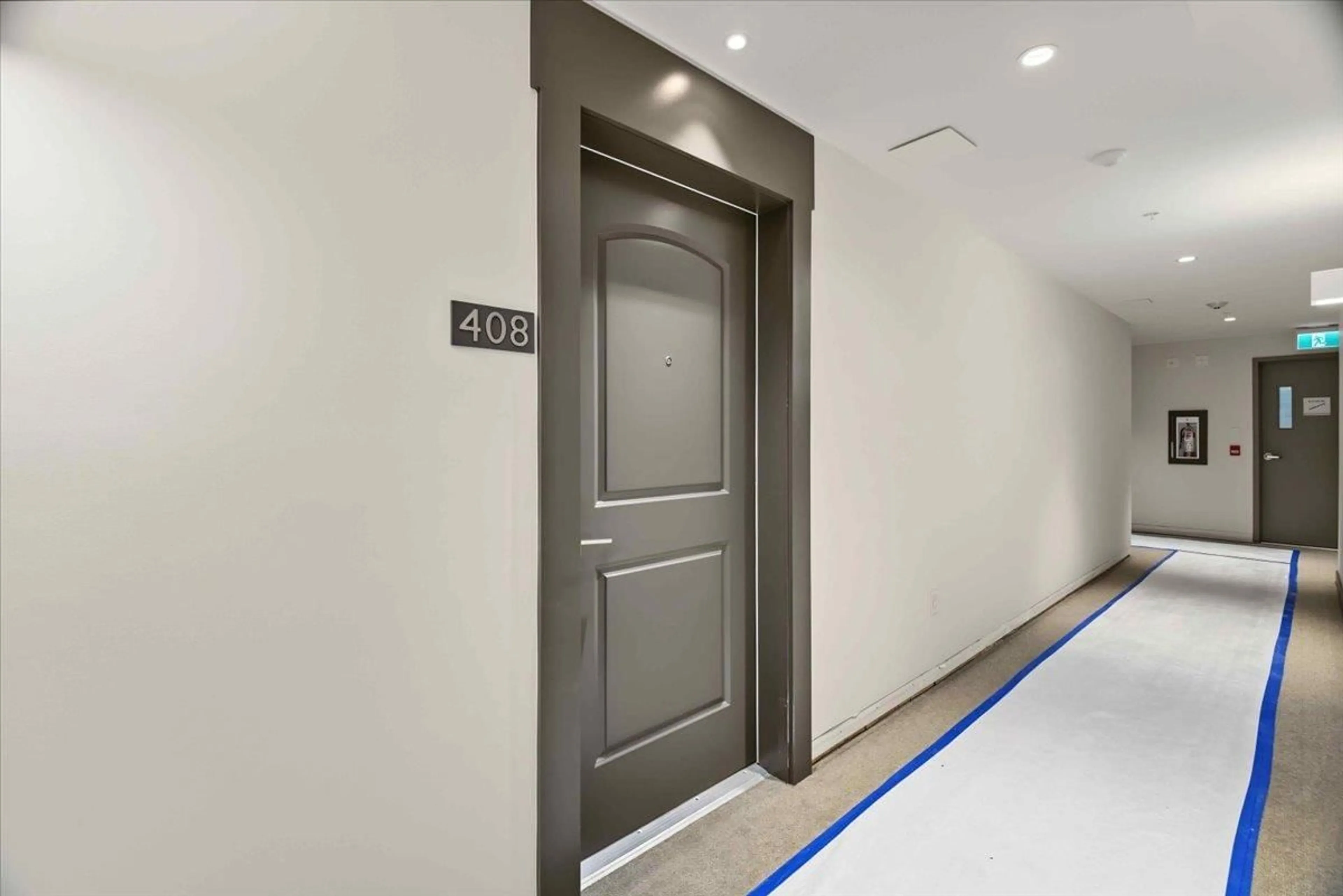 Indoor foyer for 408 - 14588 MCDOUGALL DRIVE, Surrey British Columbia V4P0H1