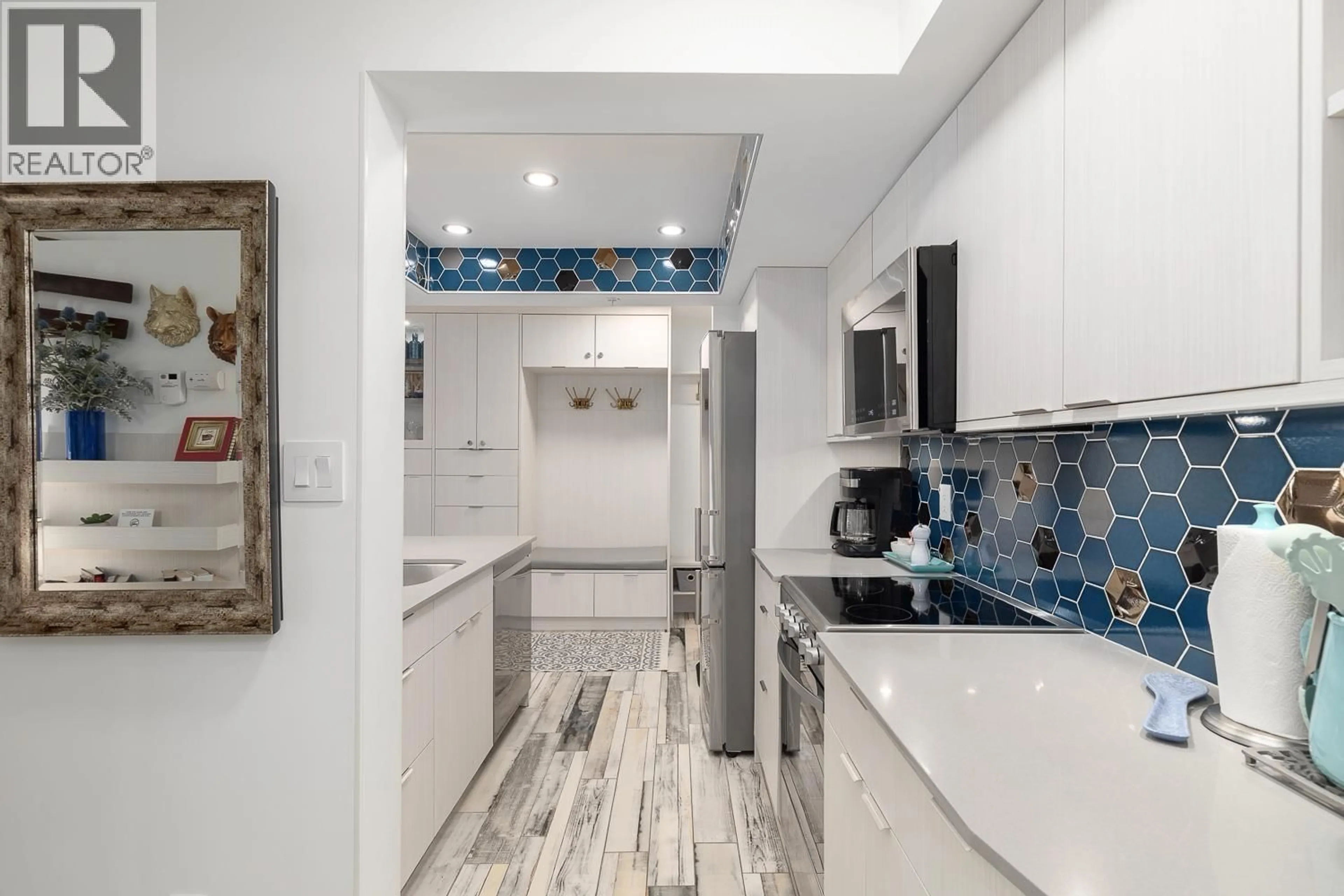 Contemporary kitchen, ceramic/tile floor for 319 - 4809 SPEARHEAD DRIVE, Whistler British Columbia V8E1E8