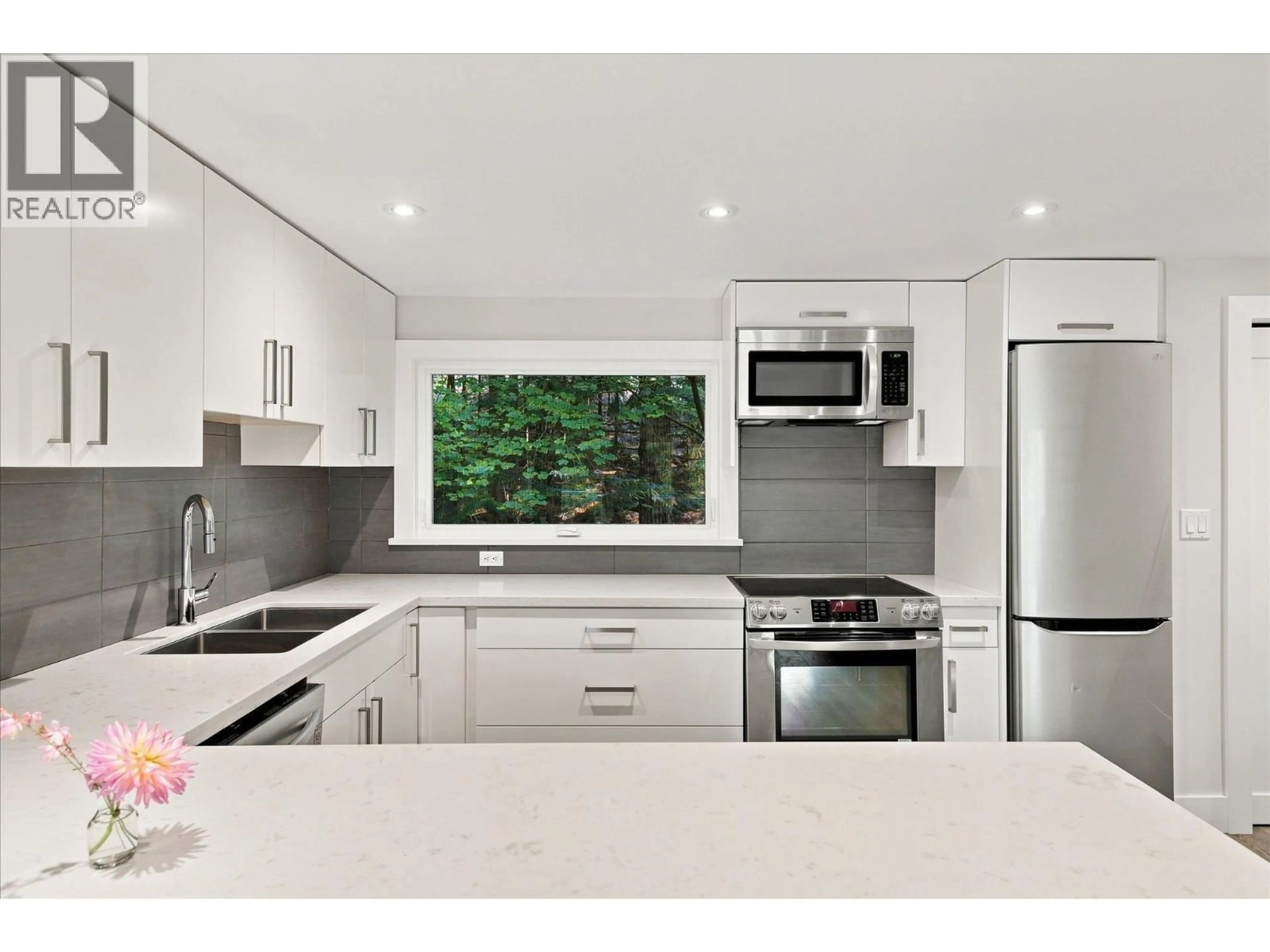 Contemporary kitchen, unknown for 3015 ALPINE CRESCENT, Whistler British Columbia V8E0B8