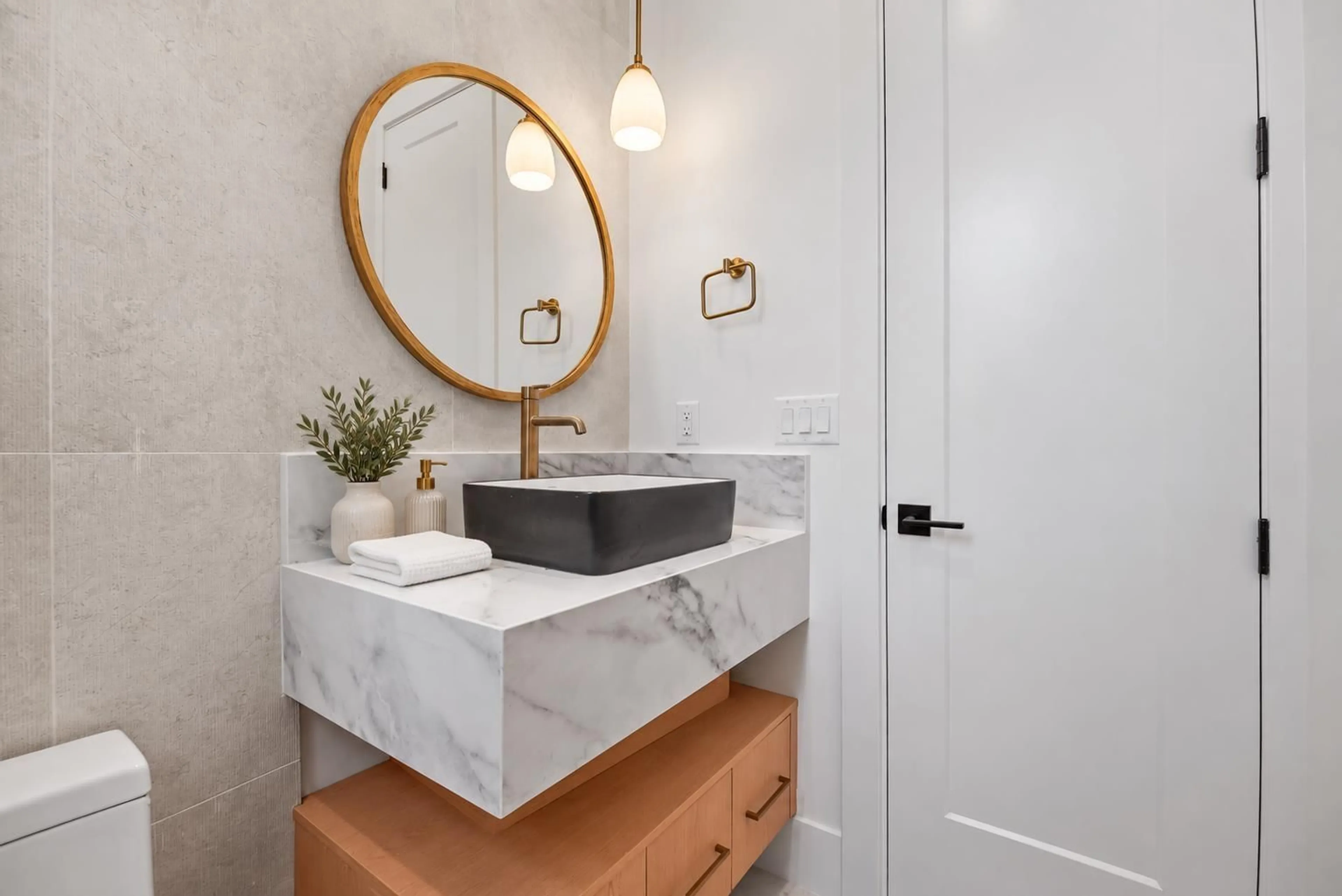 Contemporary bathroom, ceramic/tile floor for 10564 SUNCREST STREET, Delta British Columbia V4C2N5