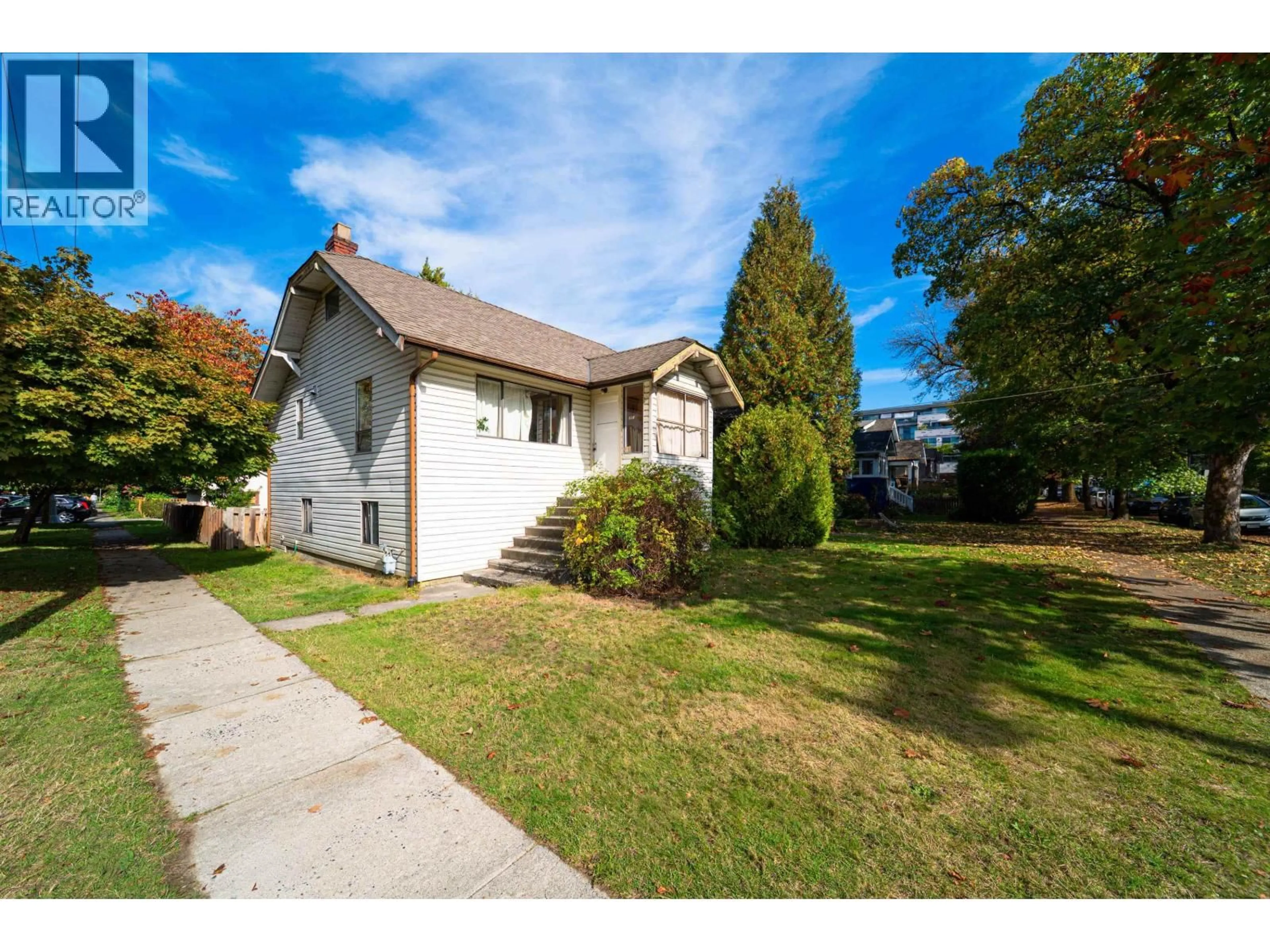 A pic from outside/outdoor area/front of a property/back of a property/a pic from drone, street for 111 18TH AVENUE, Vancouver British Columbia V5E1E4