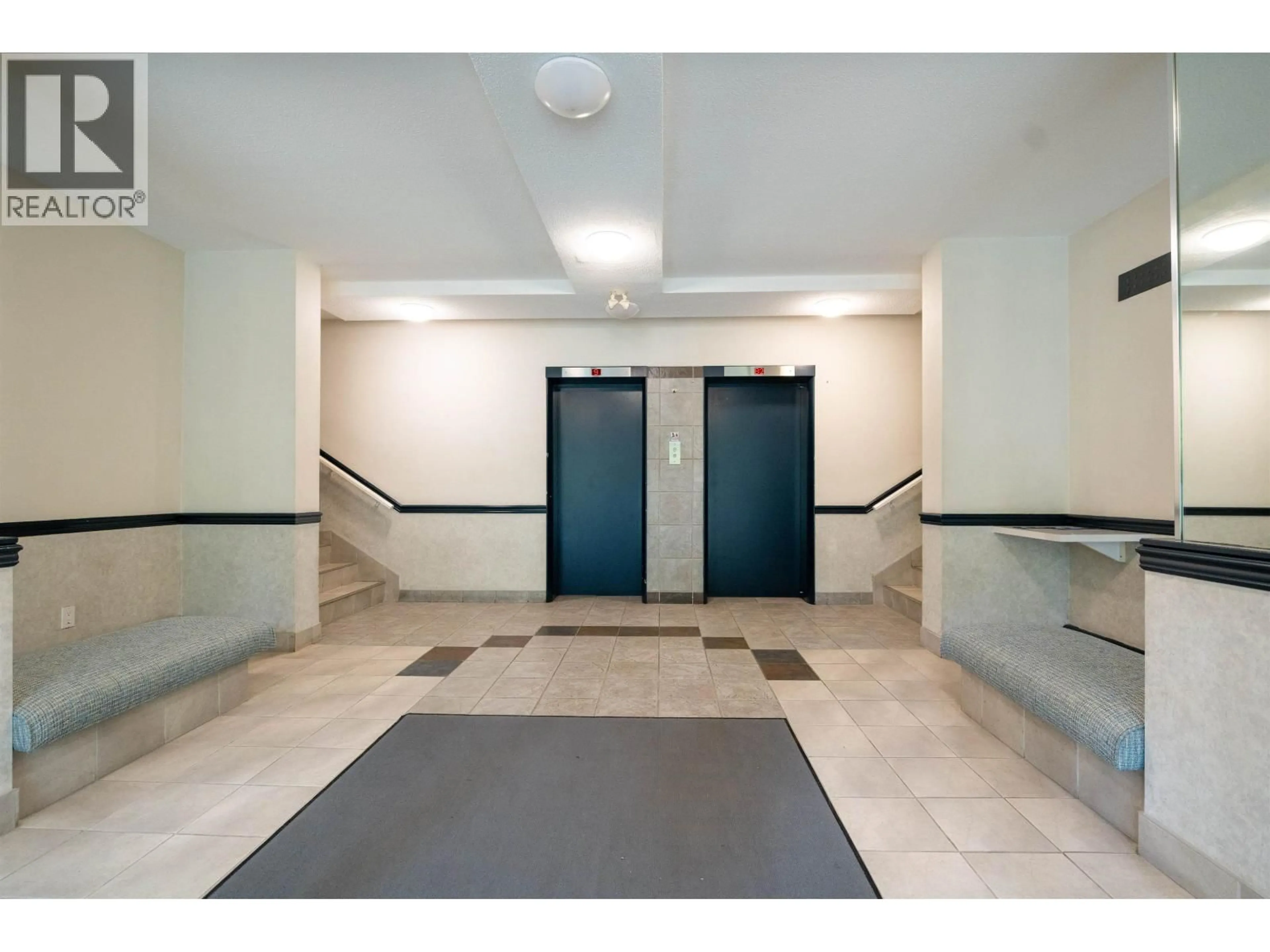 Indoor foyer for 1106 - 1720 BARCLAY STREET, Vancouver British Columbia V6G1K4