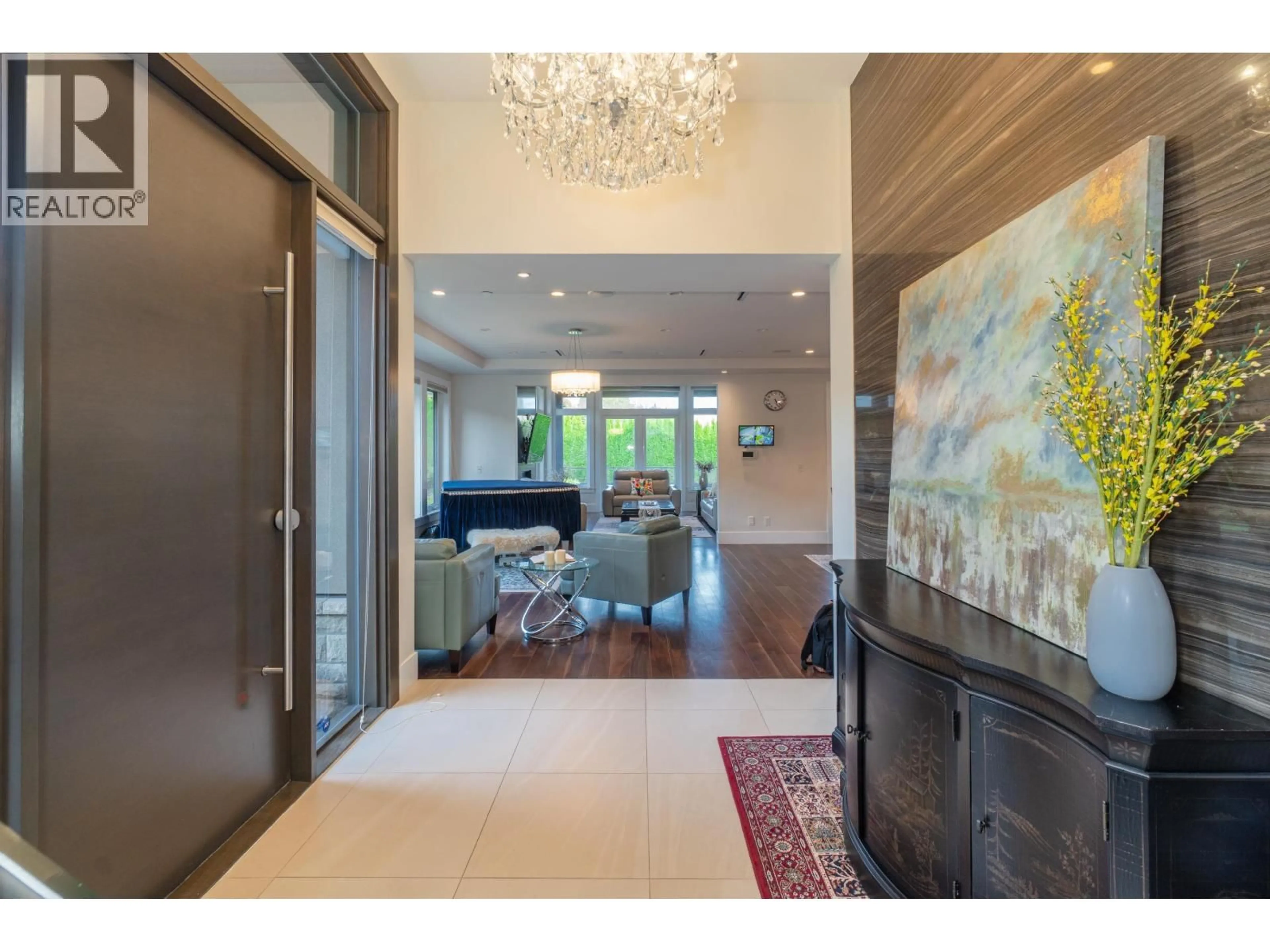 Indoor entryway for 2408 MATHERS AVENUE, West Vancouver British Columbia V7V2H8