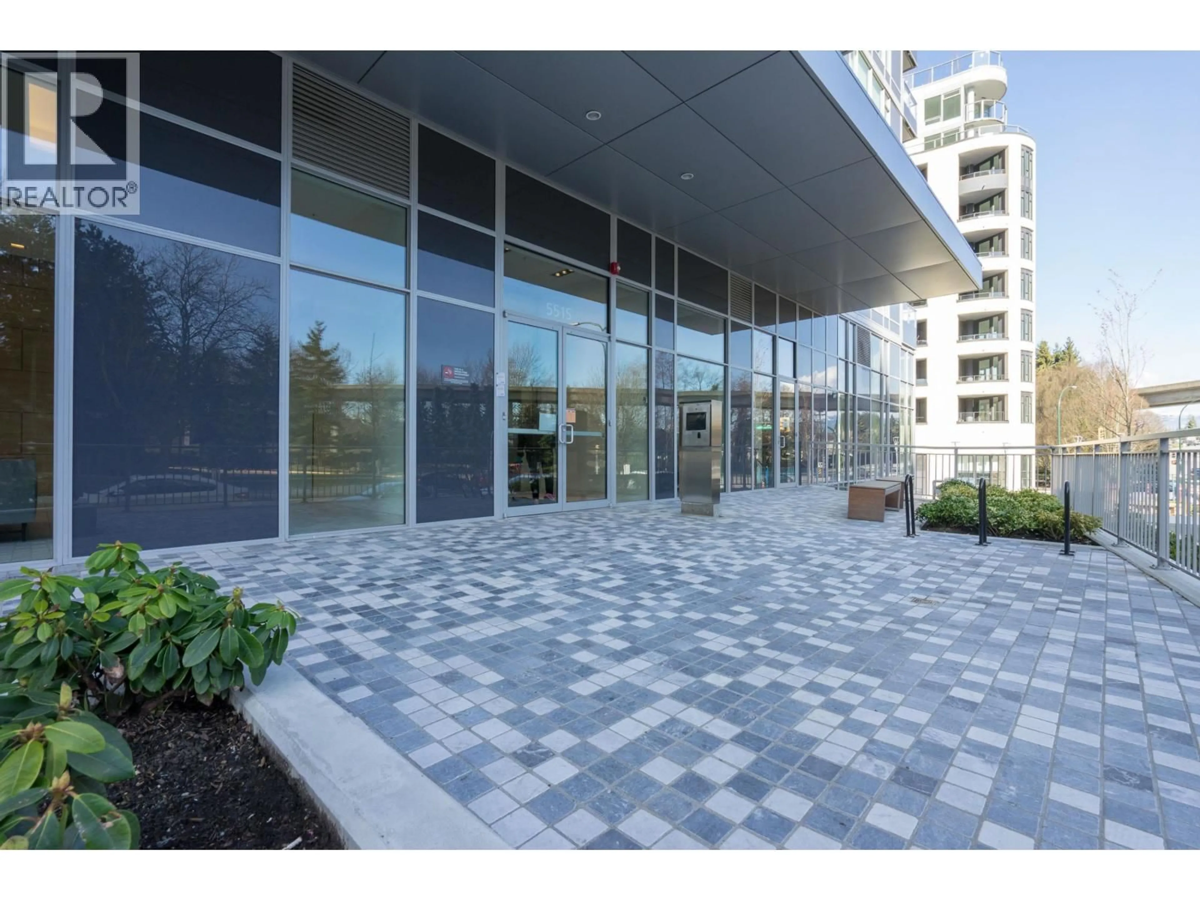 Indoor foyer for 1702 - 5515 BOUNDARY ROAD, Vancouver British Columbia V5R0E3