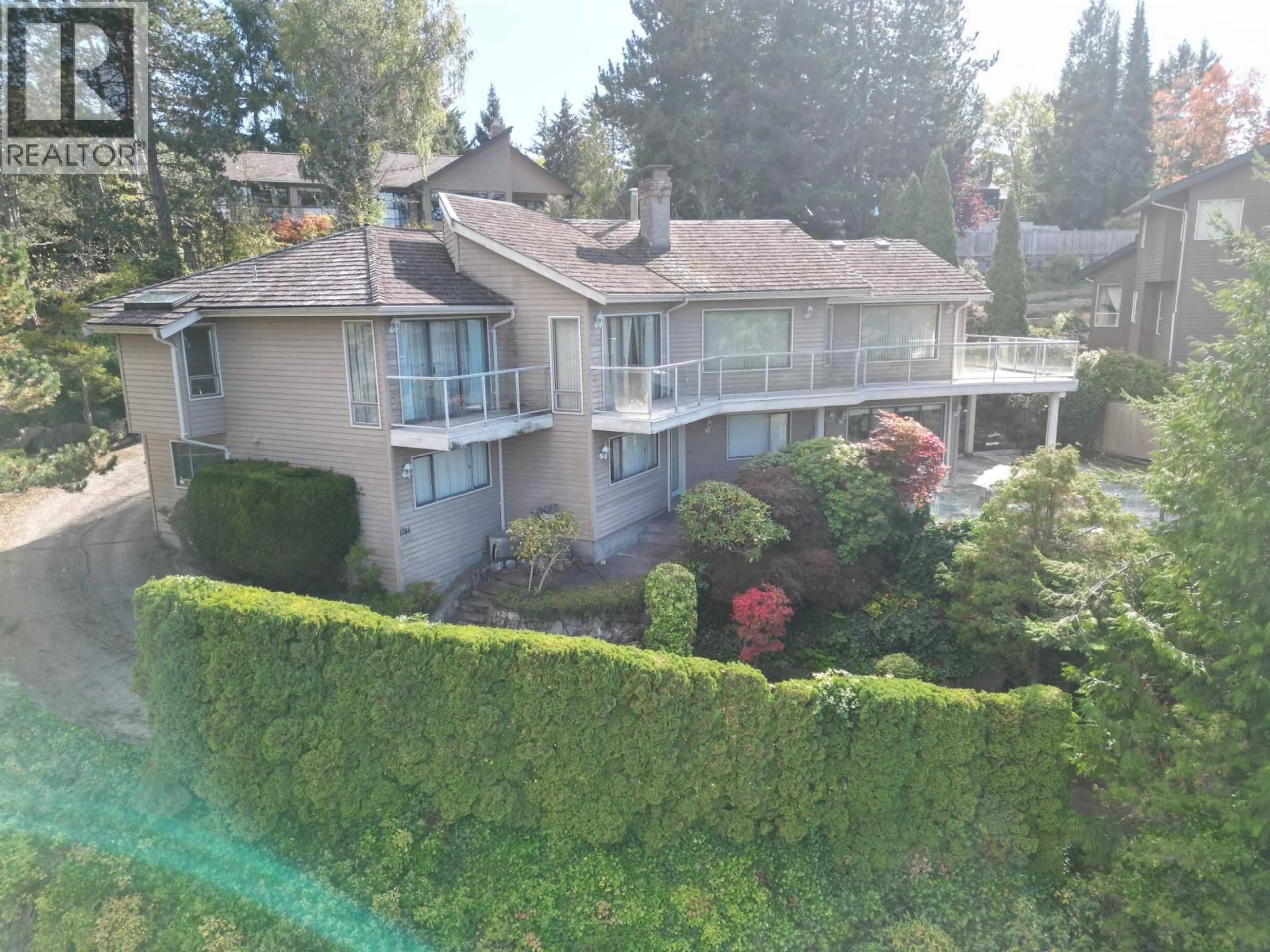 A pic from outside/outdoor area/front of a property/back of a property/a pic from drone, unknown for 4764 WOODBURN ROAD, West Vancouver British Columbia V7S3B2