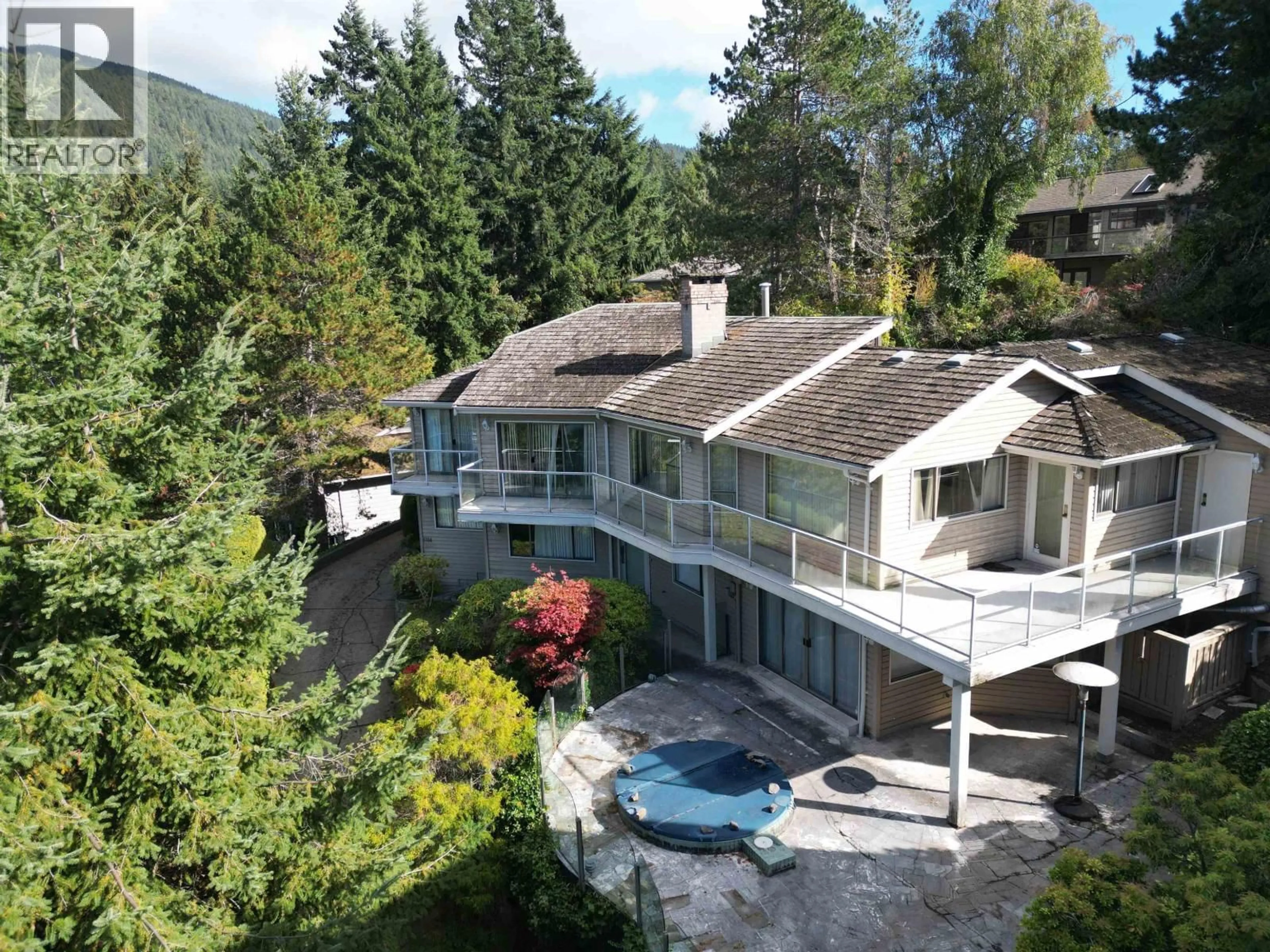 A pic from outside/outdoor area/front of a property/back of a property/a pic from drone, mountain view for 4764 WOODBURN ROAD, West Vancouver British Columbia V7S3B2
