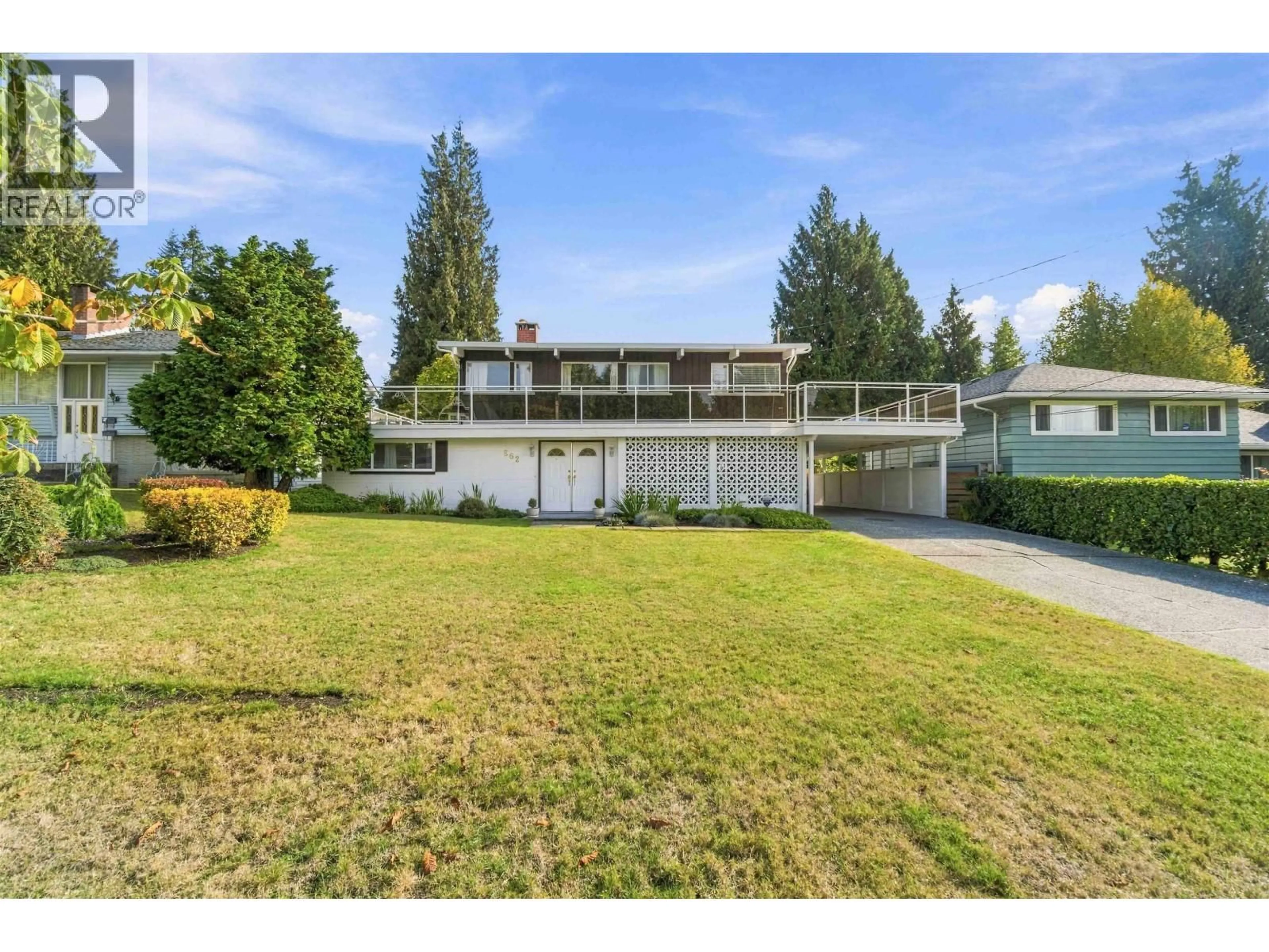 A pic from outside/outdoor area/front of a property/back of a property/a pic from drone, unknown for 862 WALLACE WYND, Port Moody British Columbia V3H1B5