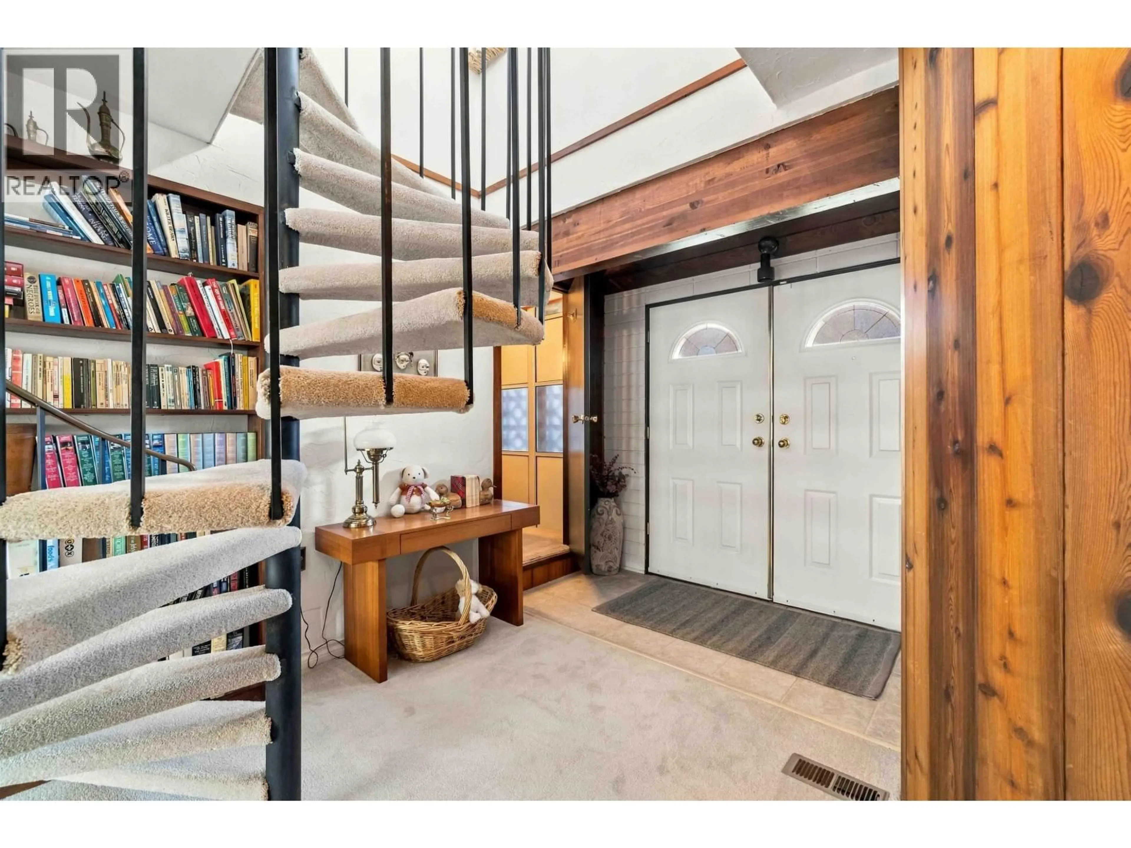 Indoor entryway for 862 WALLACE WYND, Port Moody British Columbia V3H1B5