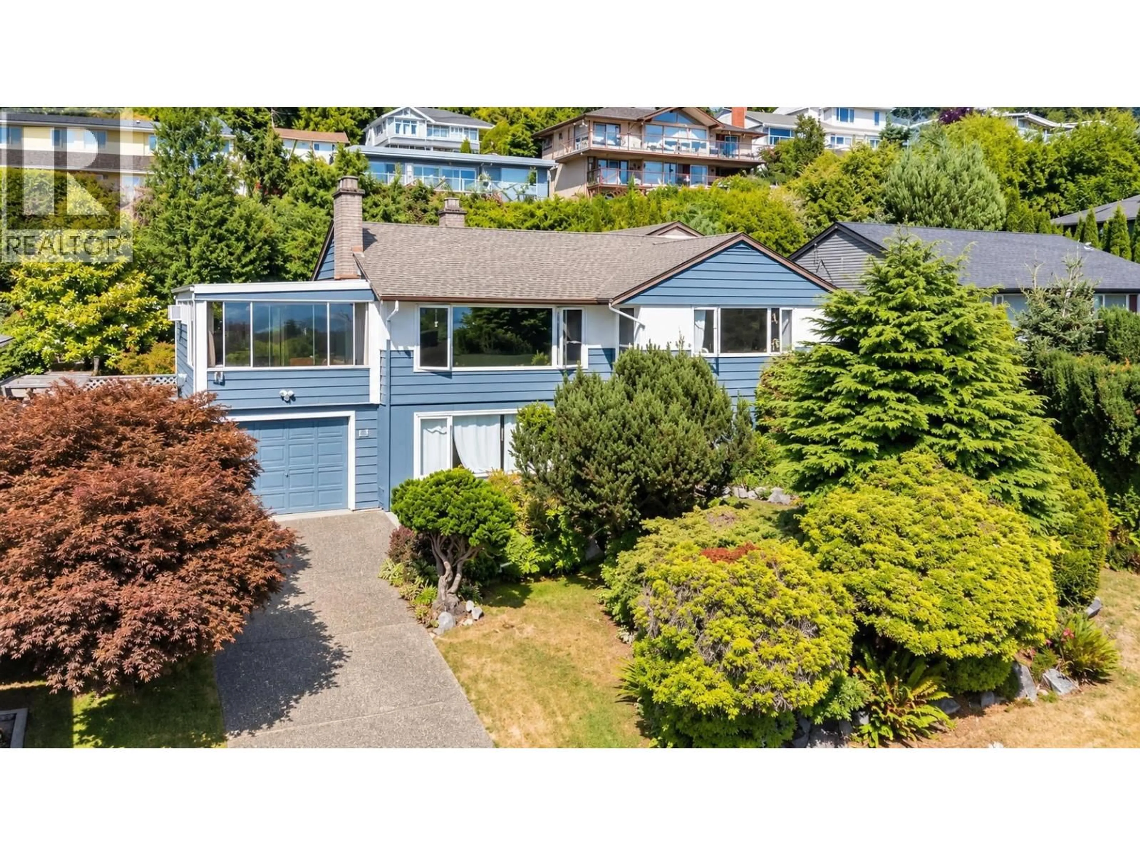A pic from outside/outdoor area/front of a property/back of a property/a pic from drone, street for 674 BLUERIDGE AVENUE, North Vancouver British Columbia V7R2J3