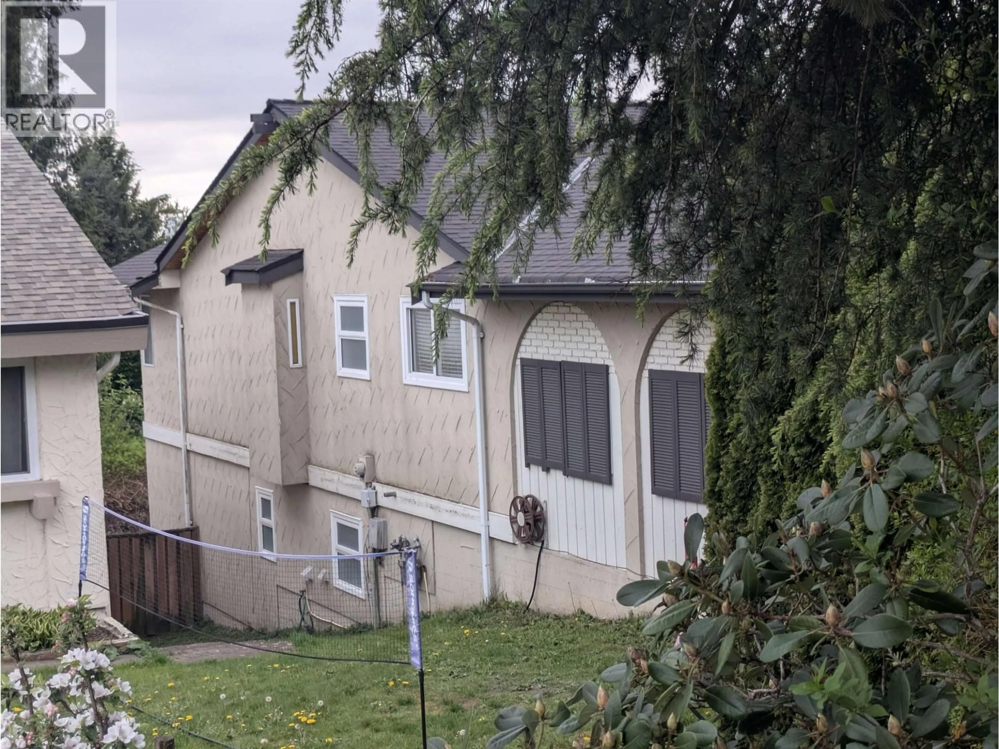 A pic from outside/outdoor area/front of a property/back of a property/a pic from drone, street for 2532 ASHURST AVENUE, Coquitlam British Columbia V3K5T4