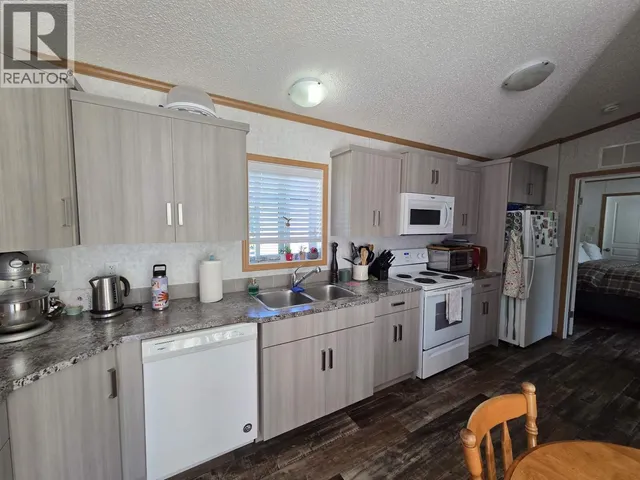 121 - 5204 ACKROYD STREET, Terrace 5