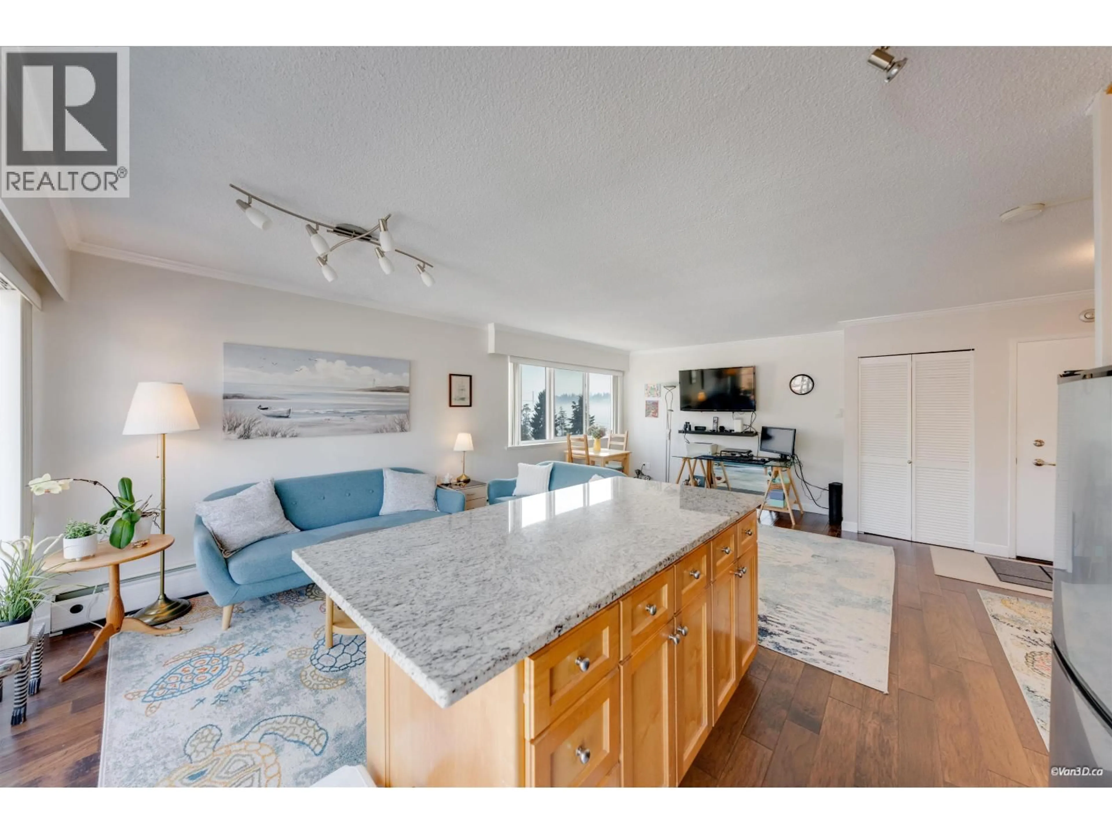 Open concept kitchen, ceramic/tile floor for 403 - 1845 BELLEVUE AVENUE, West Vancouver British Columbia V7V1B2