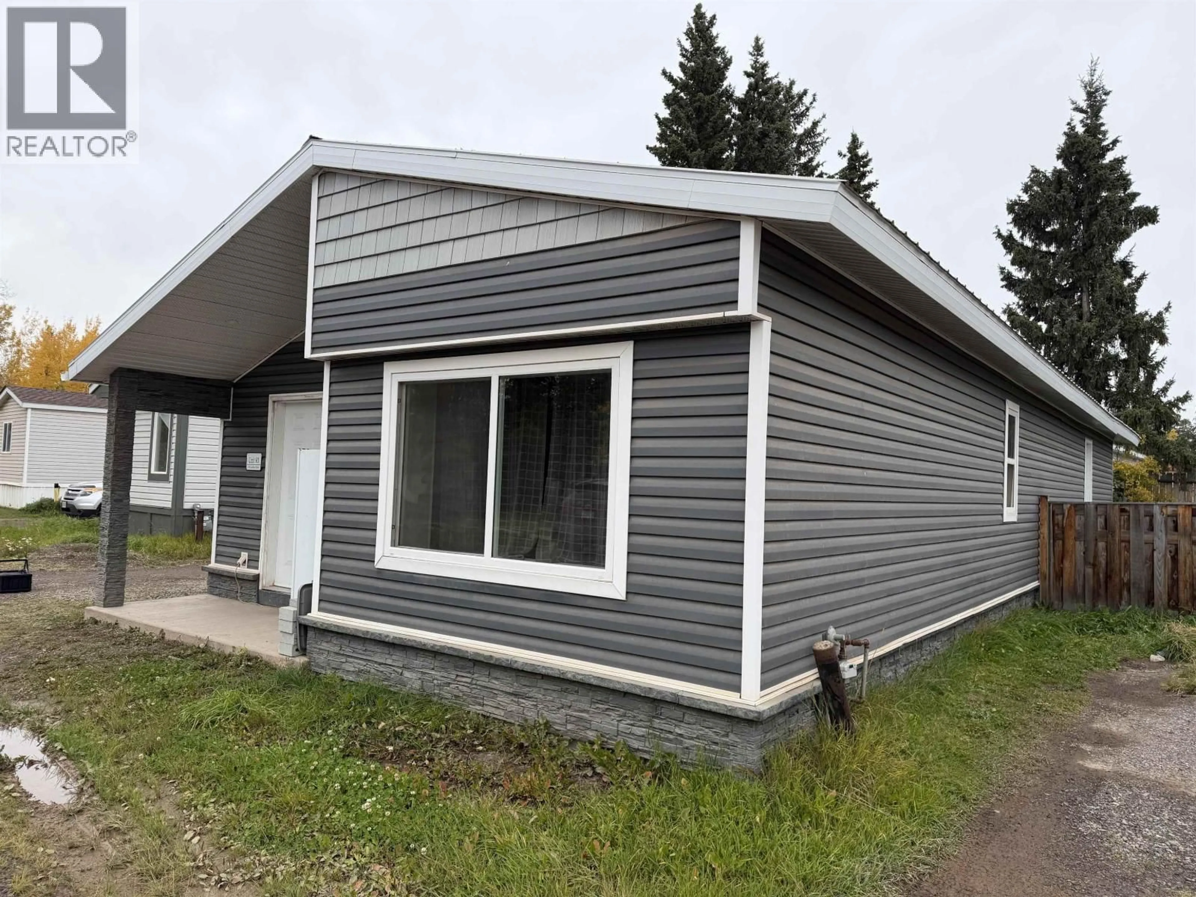 Home with vinyl exterior material, building for 63 - 95 LAIDLAW ROAD, Smithers British Columbia V0J2N6