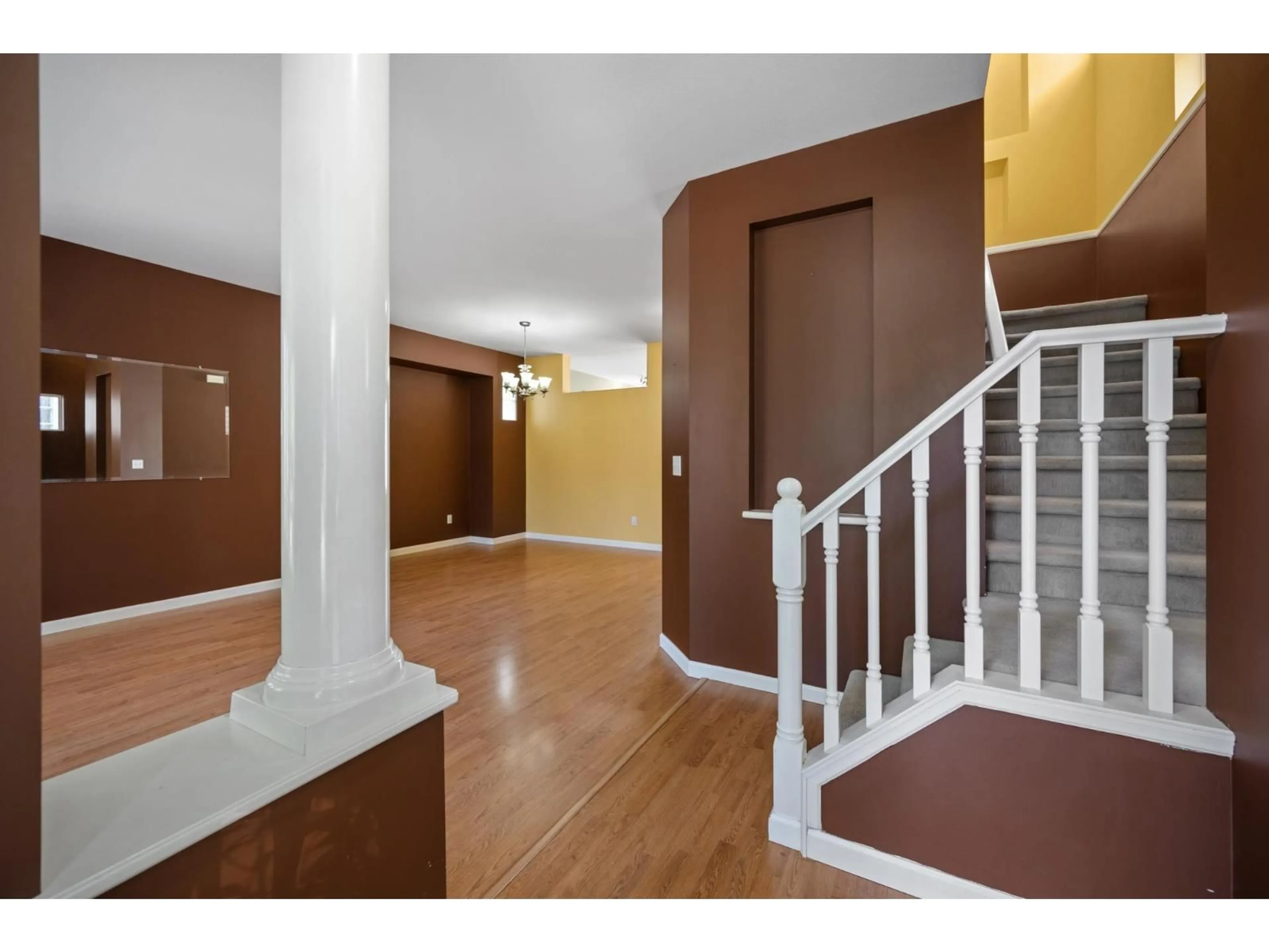 Indoor foyer for 8692 207 STREET, Langley British Columbia V1M3X4