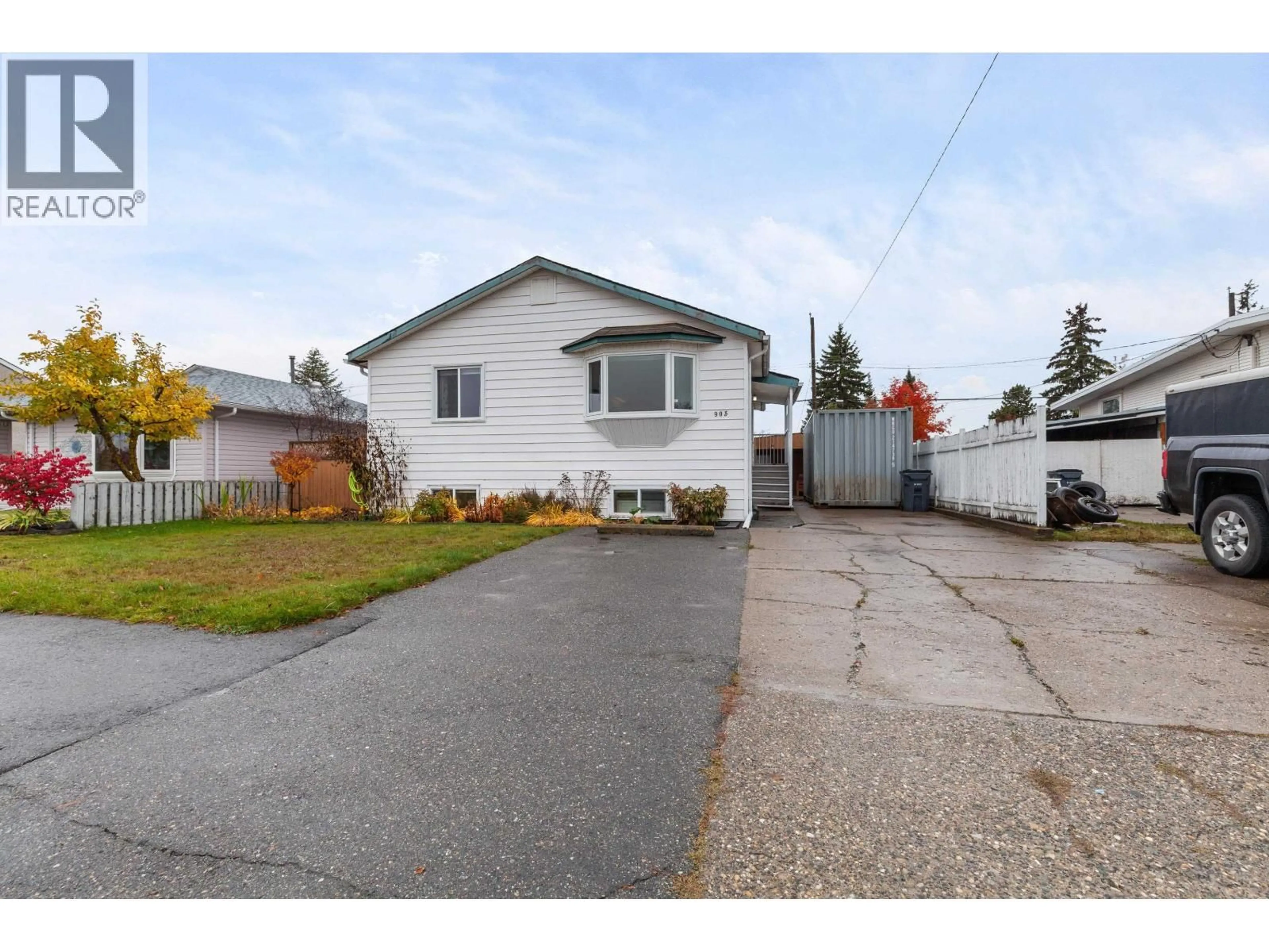 Home with vinyl exterior material, street for 905 HARPER STREET, Prince George British Columbia V2M2W8