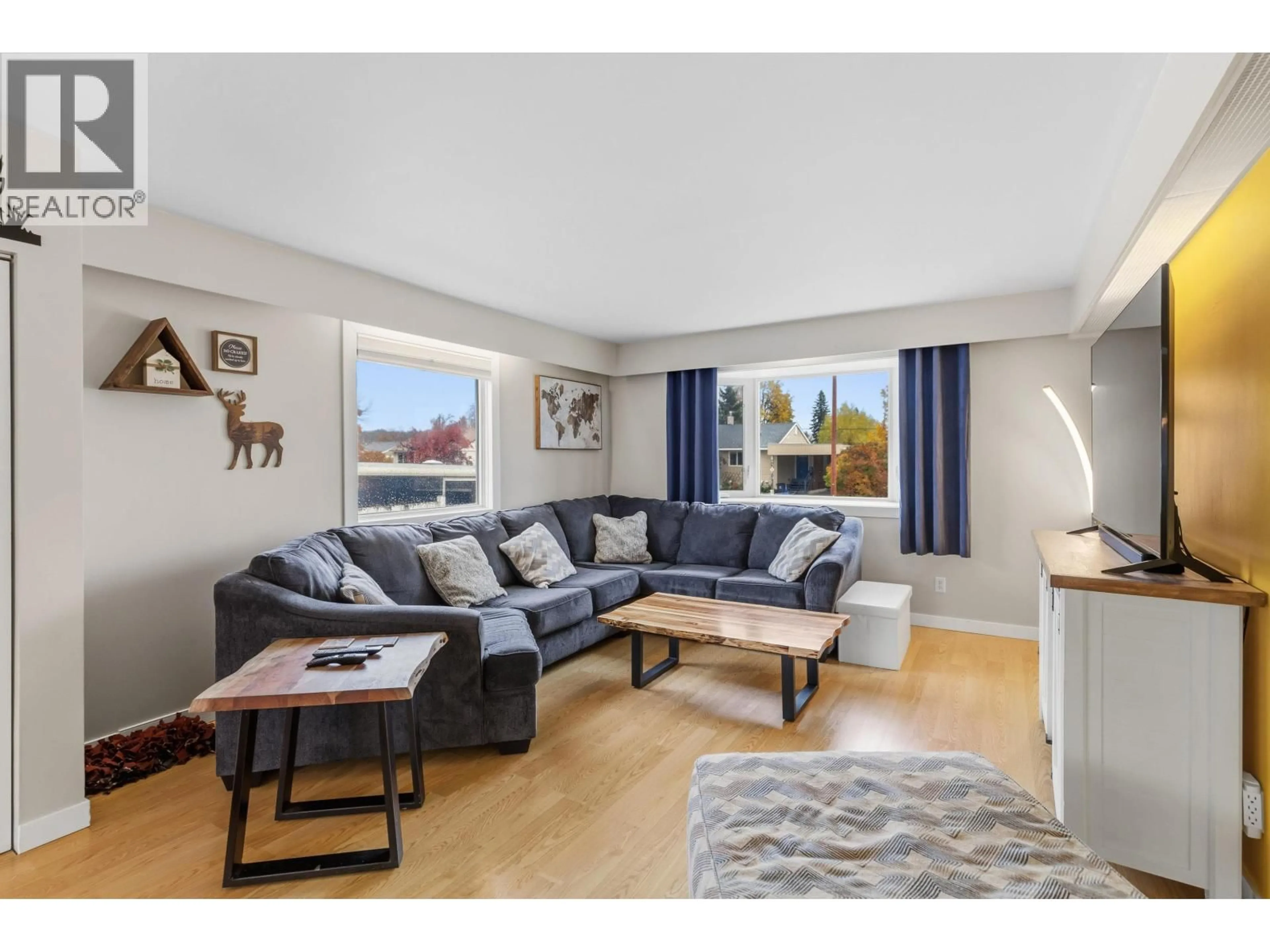 Living room with furniture, wood/laminate floor for 905 HARPER STREET, Prince George British Columbia V2M2W8