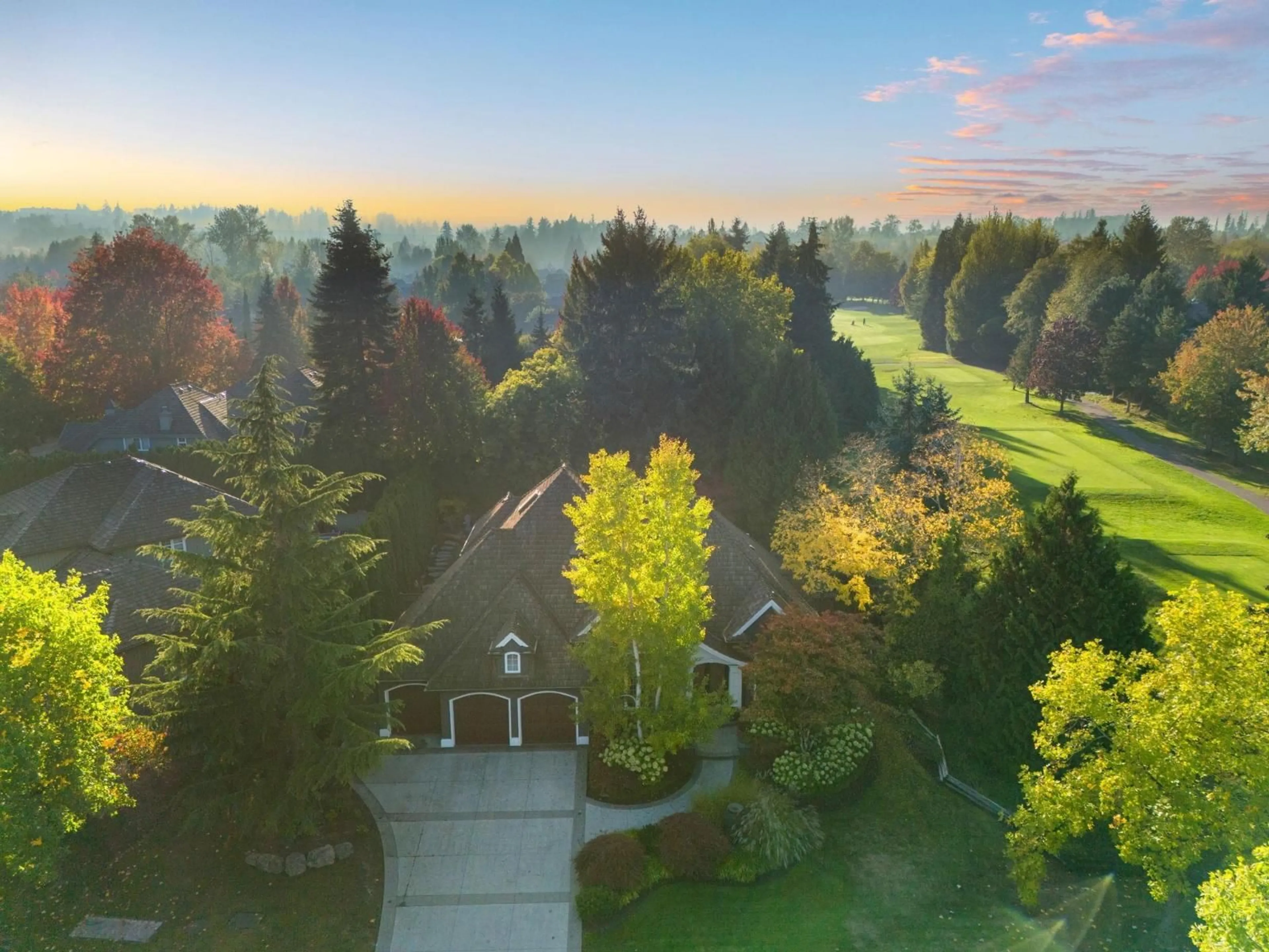 A pic from outside/outdoor area/front of a property/back of a property/a pic from drone, unknown for 3415 CANTERBURY DRIVE, Surrey British Columbia V3Z0G8