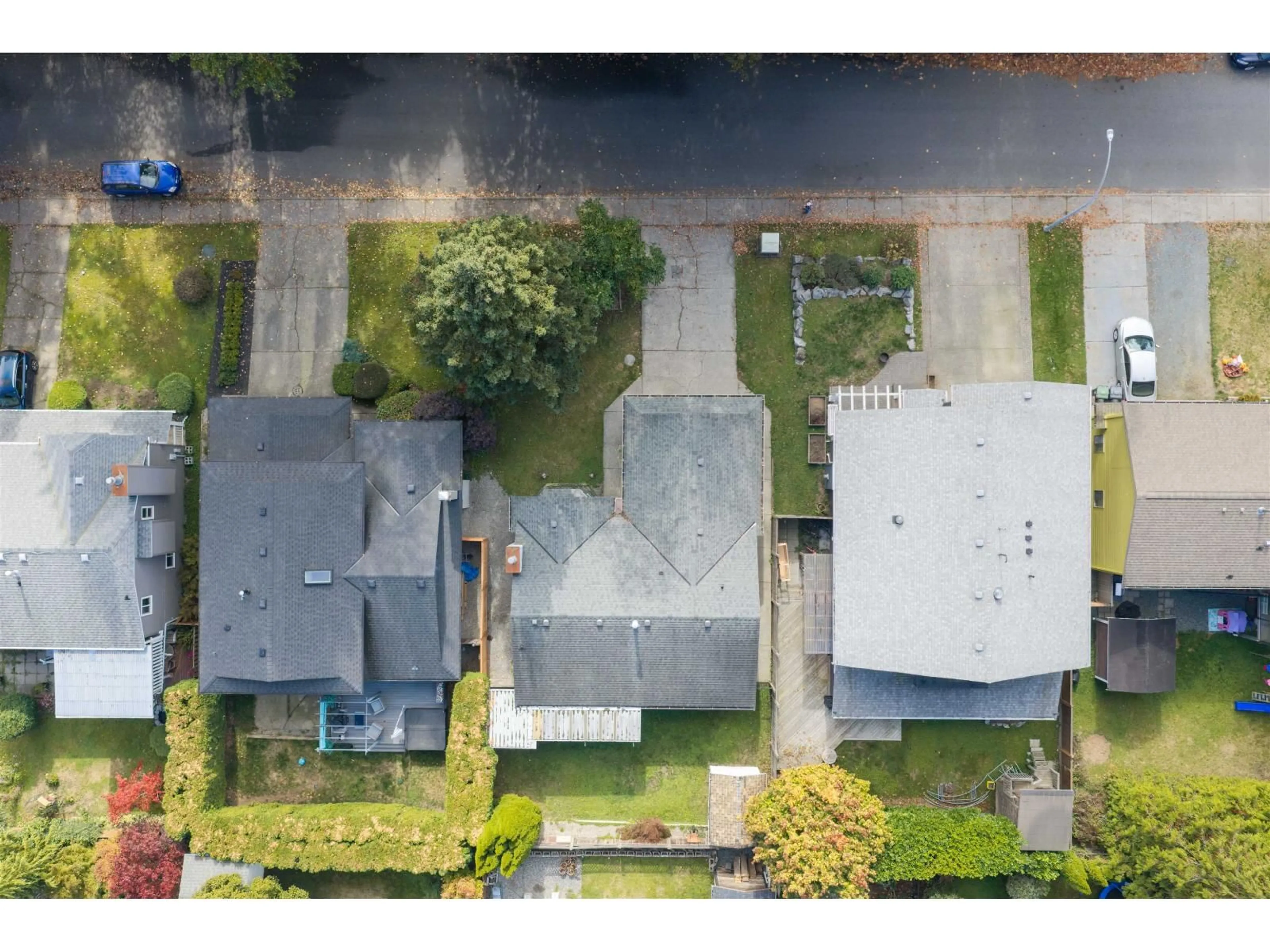 A pic from outside/outdoor area/front of a property/back of a property/a pic from drone, street for 26439 28 AVENUE, Langley British Columbia V4W3A6