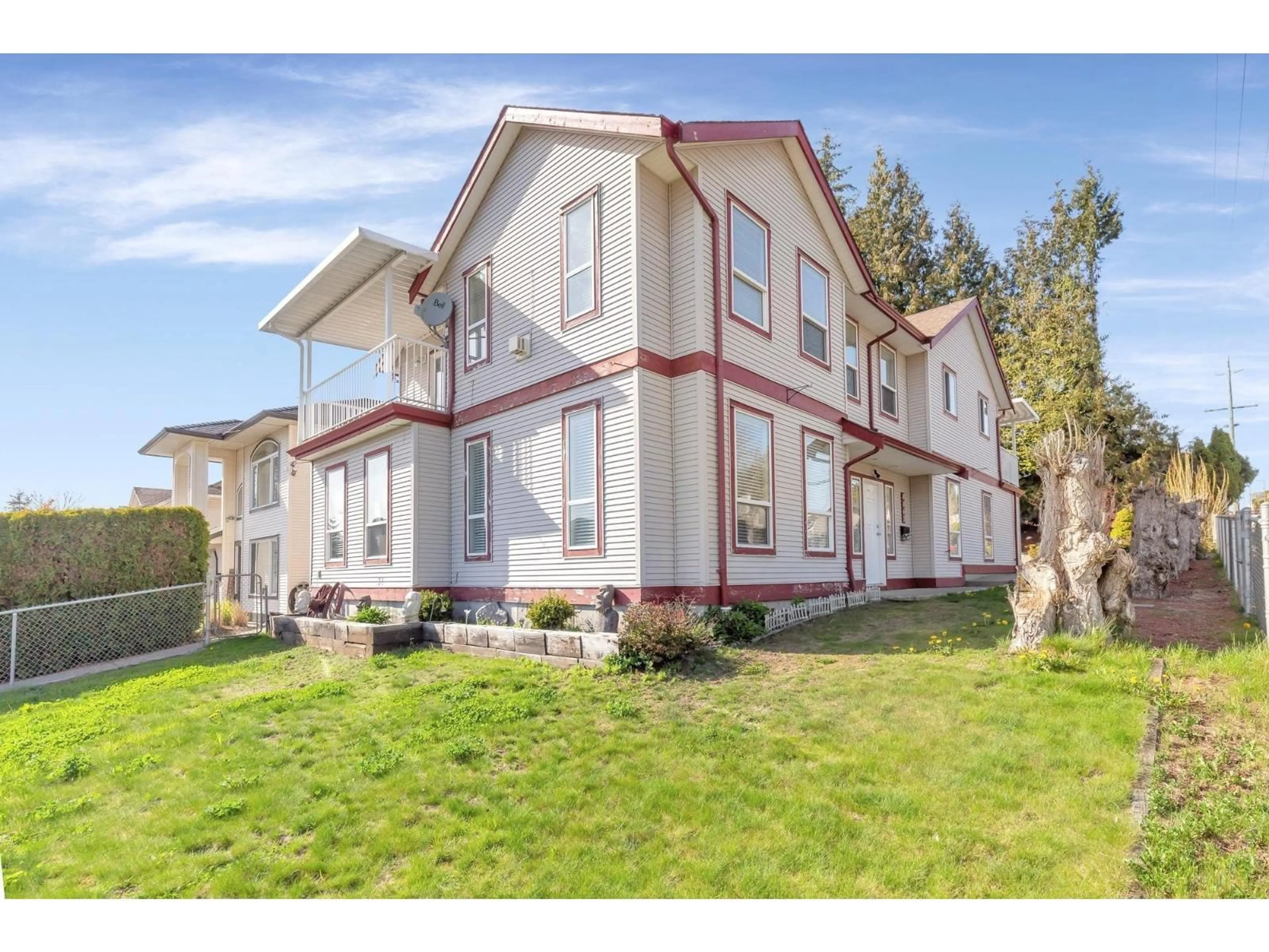 Home with vinyl exterior material, street for 8067 CEDAR STREET, Mission British Columbia V2V3N2