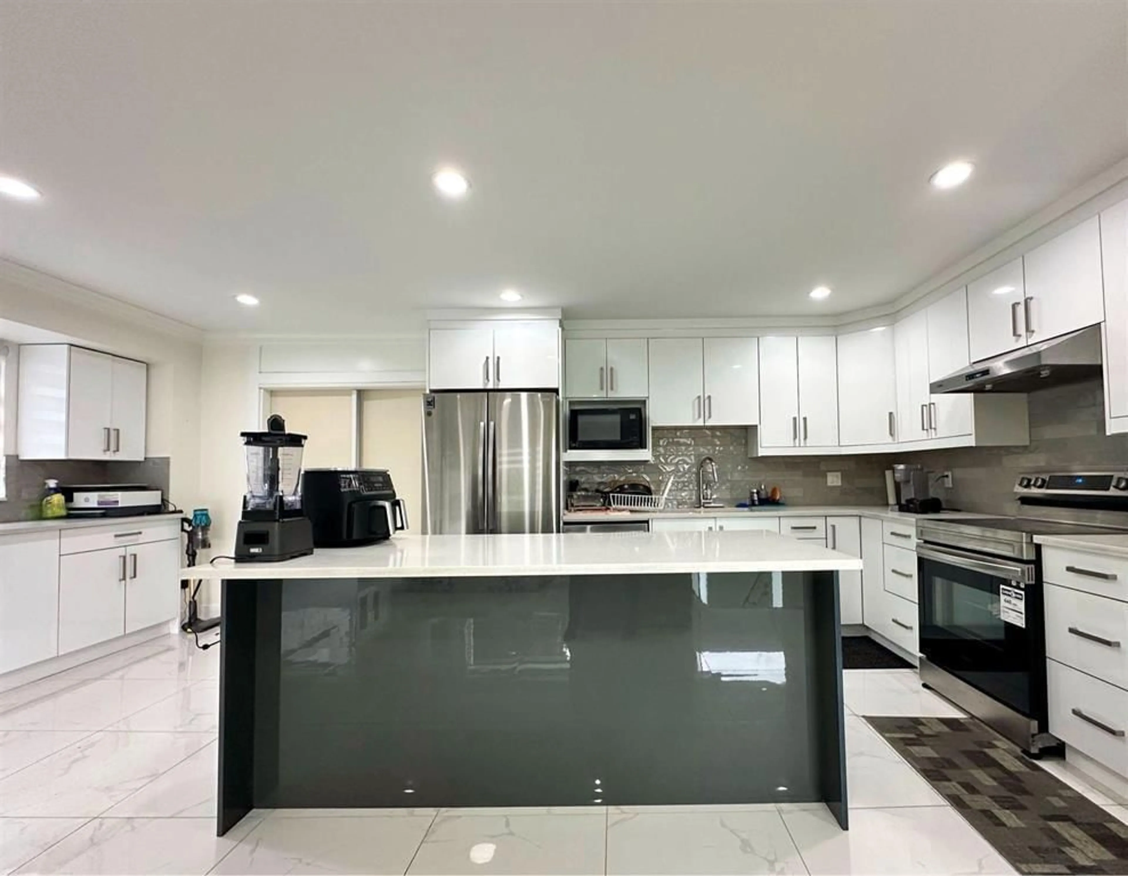 Unknown for 13017 64 AVENUE, Surrey British Columbia V3W1X8