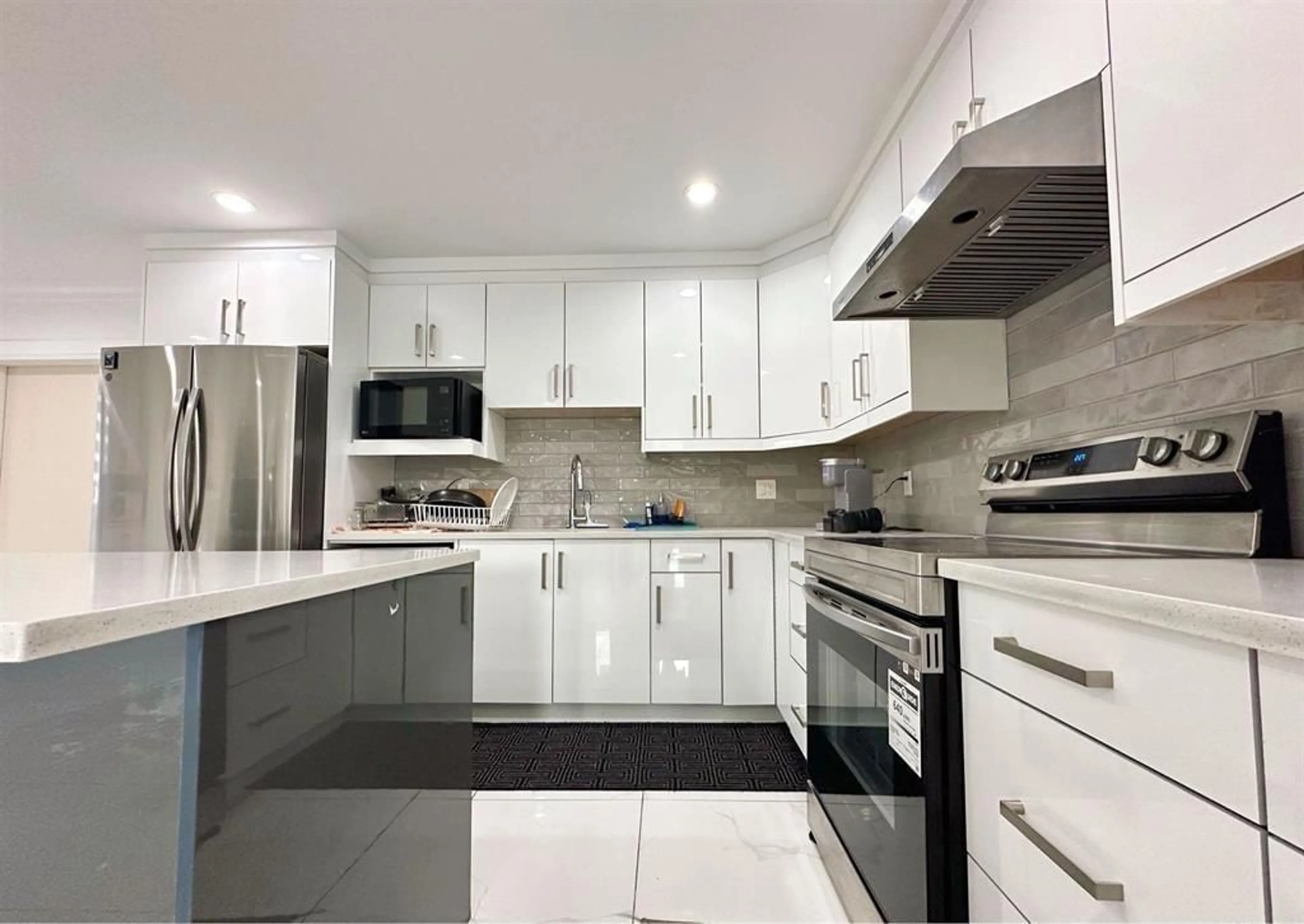 Unknown for 13017 64 AVENUE, Surrey British Columbia V3W1X8