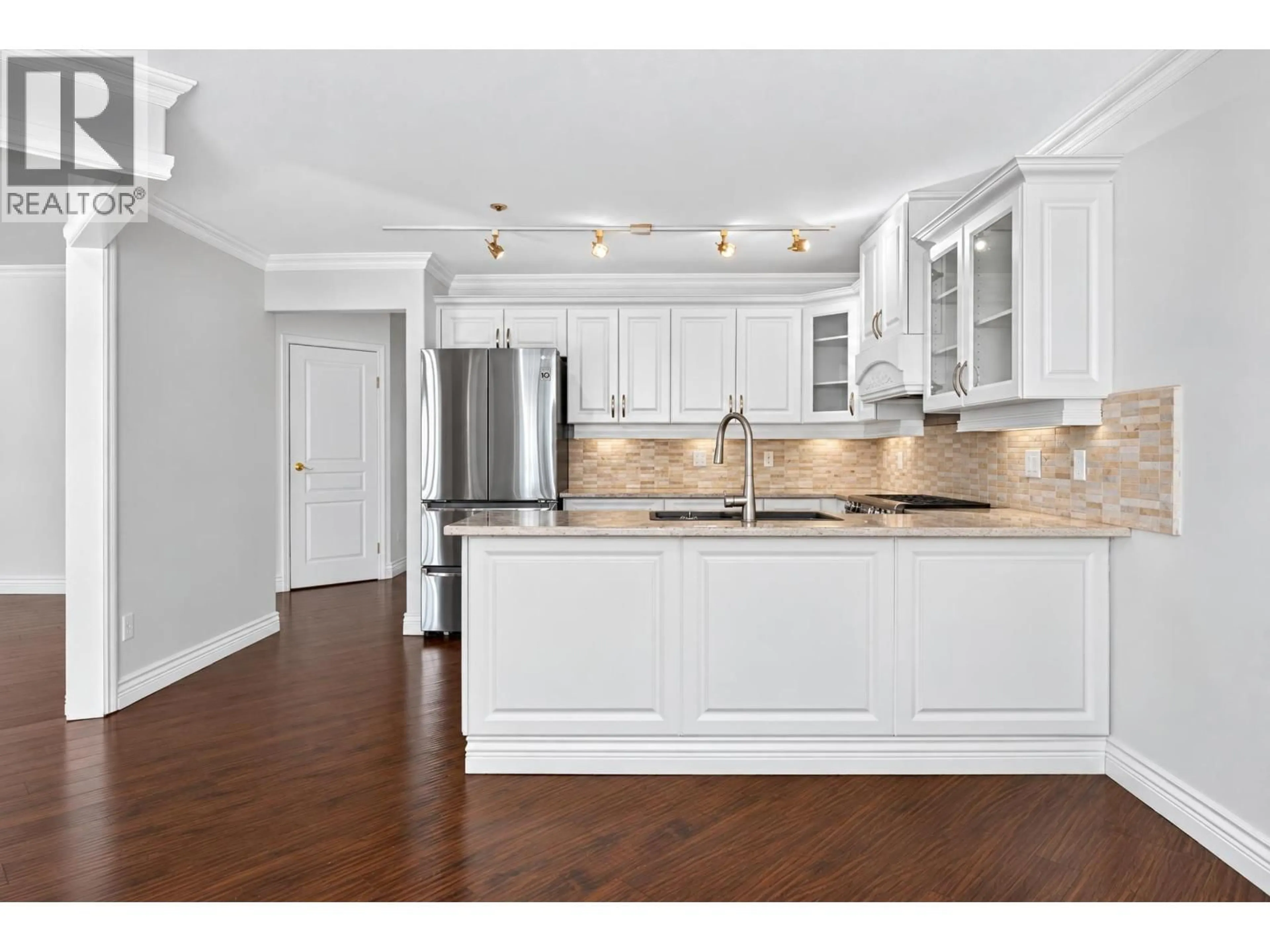 Open concept kitchen, wood/laminate floor for 211N - 1100 56TH STREET STREET, Delta British Columbia V4L2N2