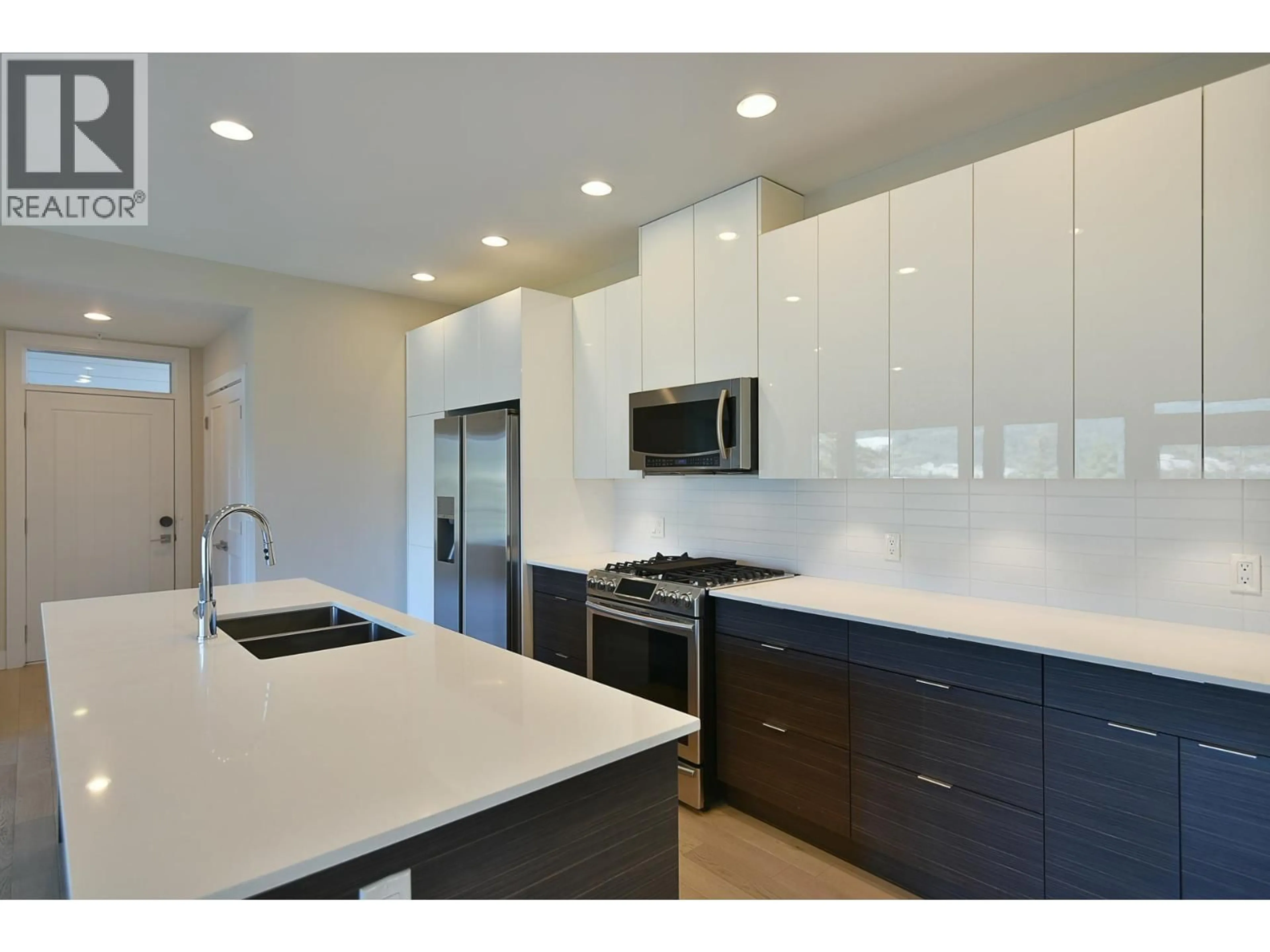 Contemporary kitchen, ceramic/tile floor for 303 - 5780 MARINE WAY, Sechelt British Columbia V7Z0L8