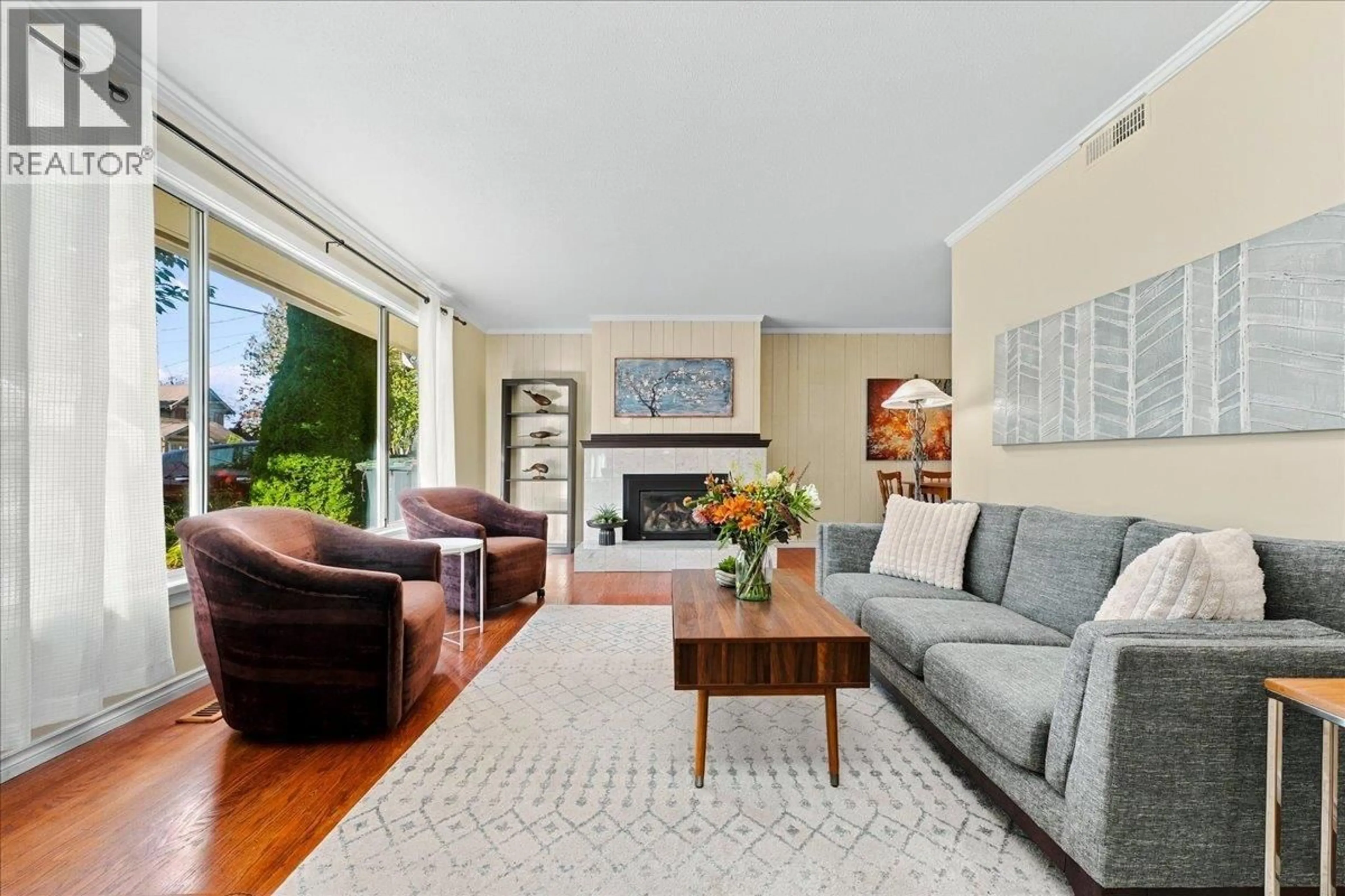 Living room with furniture, unknown for 3040 PAISLEY ROAD, North Vancouver British Columbia V7R1C8