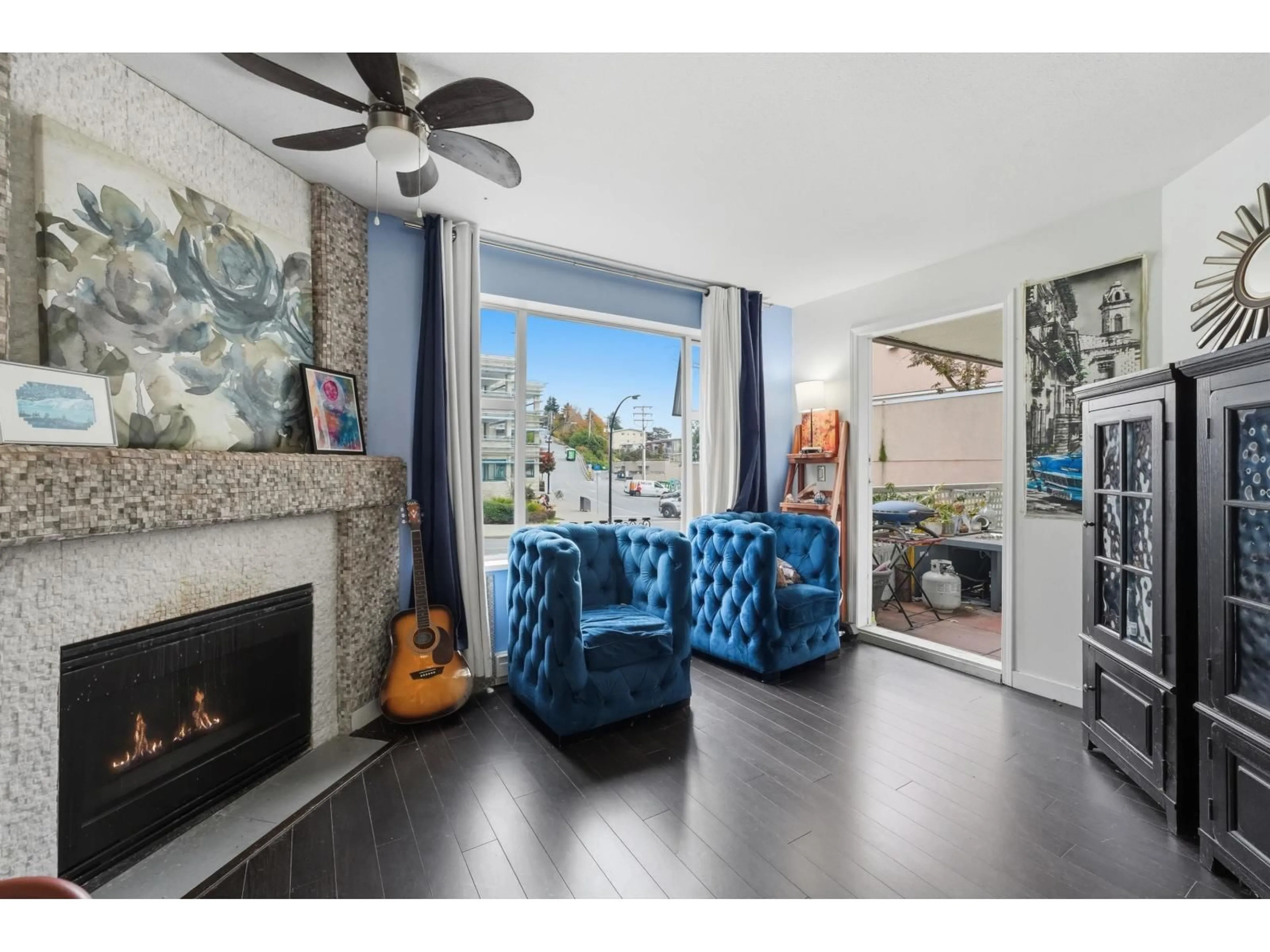 Living room with furniture, unknown for 105 - 1153 VIDAL STREET, White Rock British Columbia V4B3T4