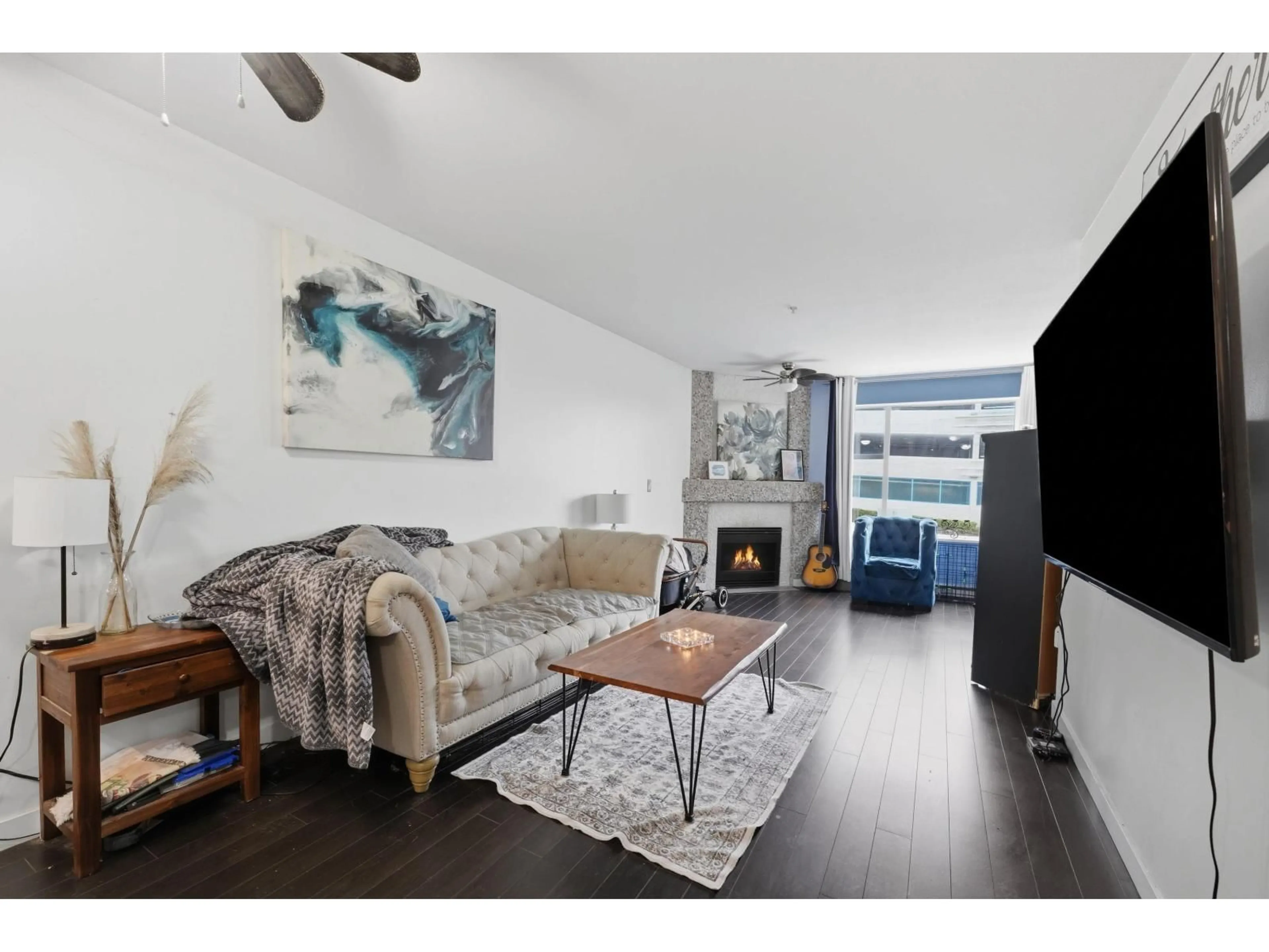 Living room with furniture, wood/laminate floor for 105 - 1153 VIDAL STREET, White Rock British Columbia V4B3T4